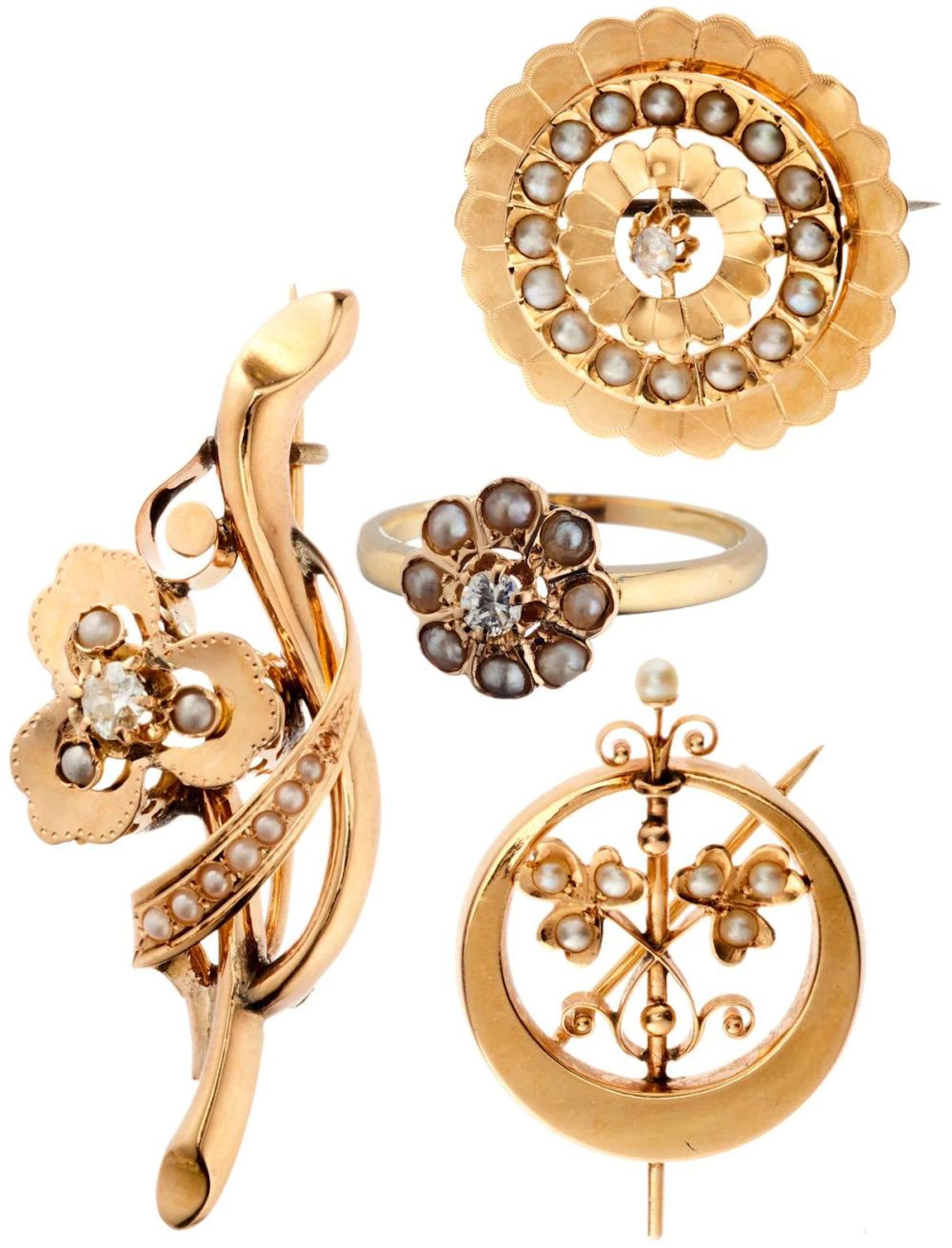 Drei Broschen und ein Ring