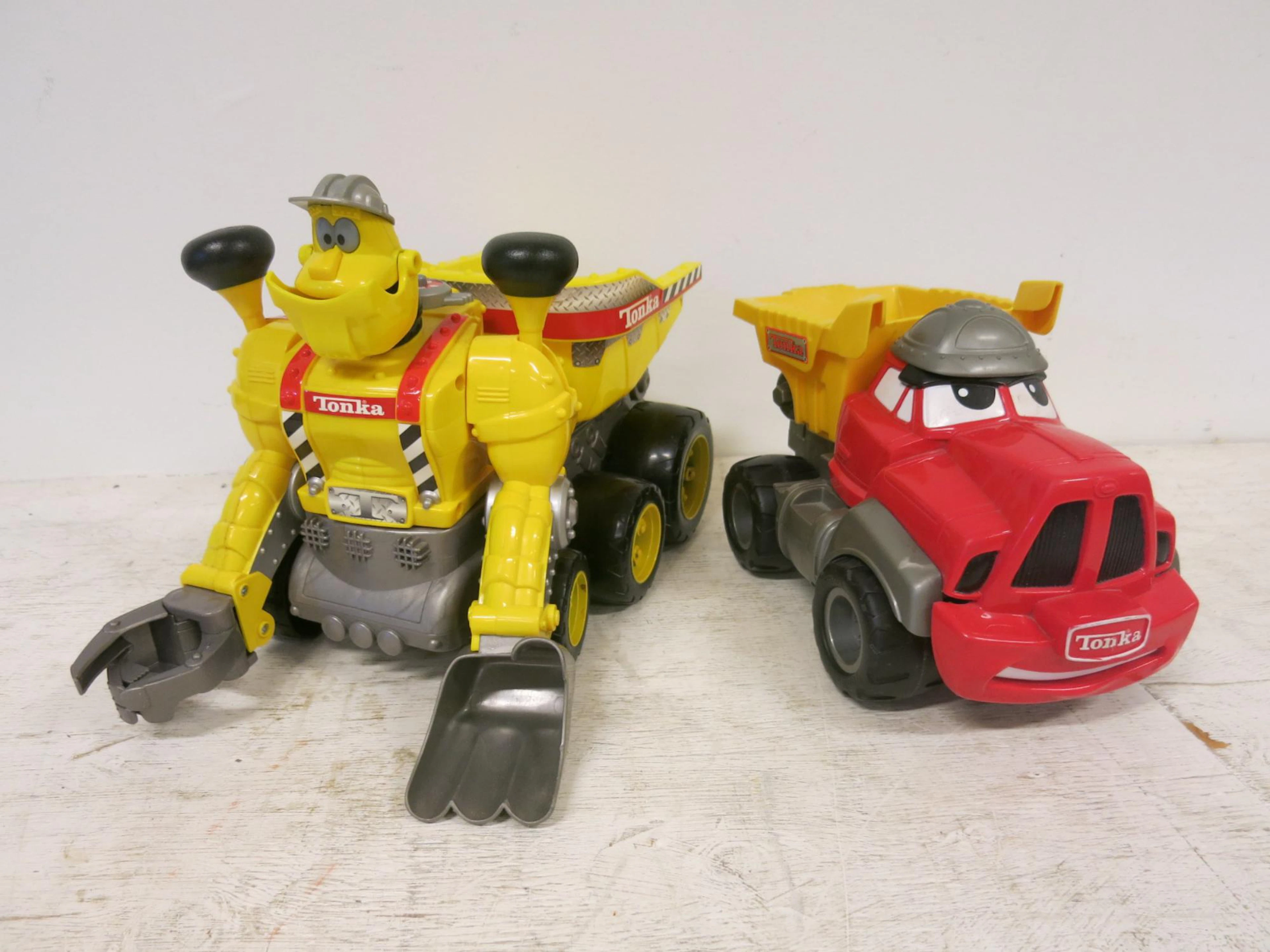 2 leksaker "Tonka"