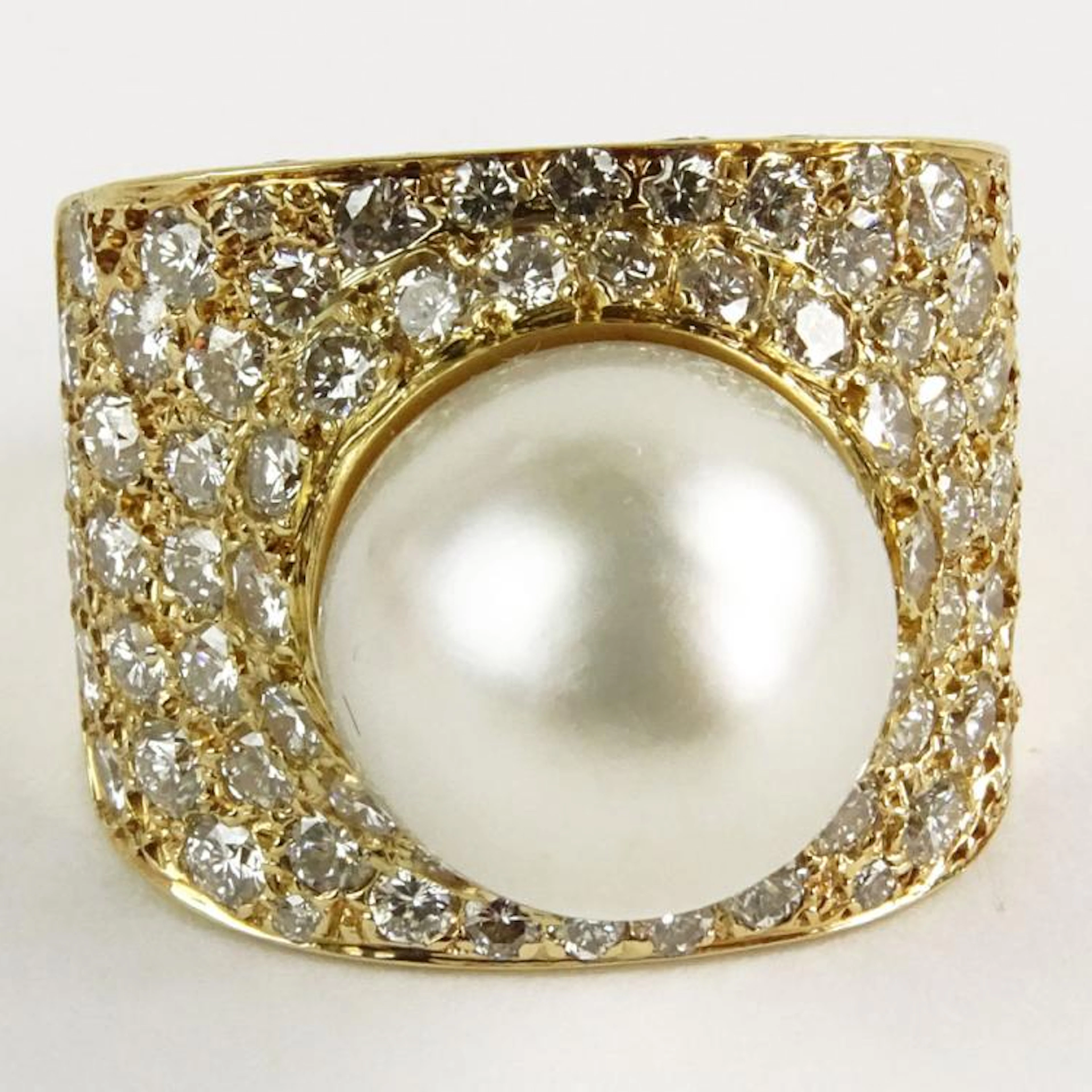 Lady's Approx. 6.75 carat Round Brilliant Cut Diamond, 13.5mm South Sea Pearl and 18 Karat Yellow Gold Ring. Diamonds F-G color, VS1 clarity. Unsigned. Very good condition. Ring size 6. Approx. weight