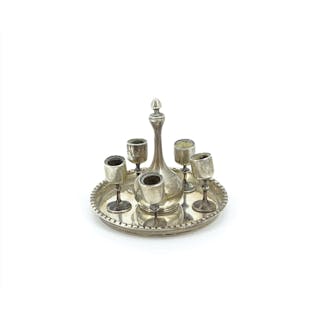 zilveren miniatuur set bestaande uit zilveren wijnkarafje