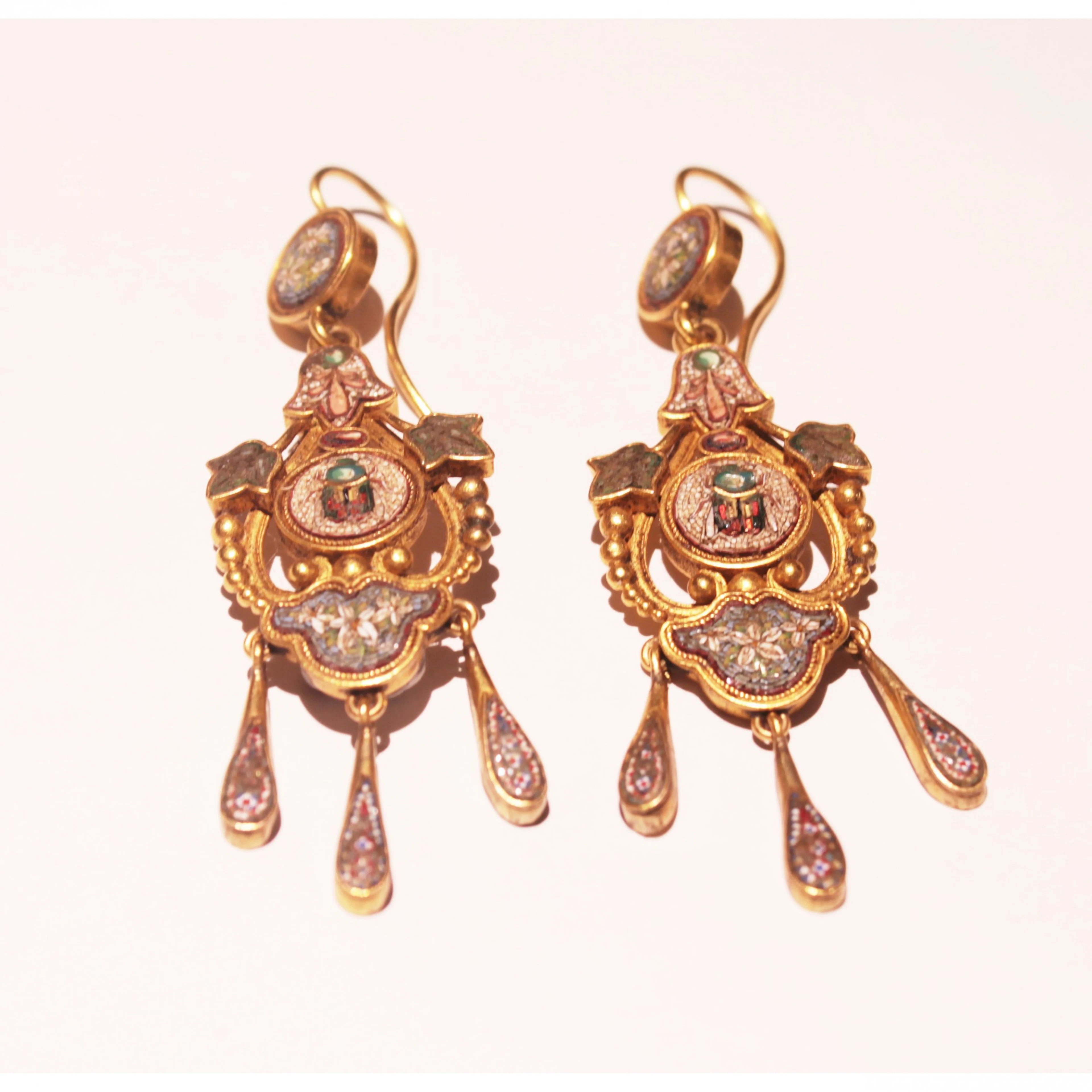 PAIRE DE PENDANTS D'OREILLES