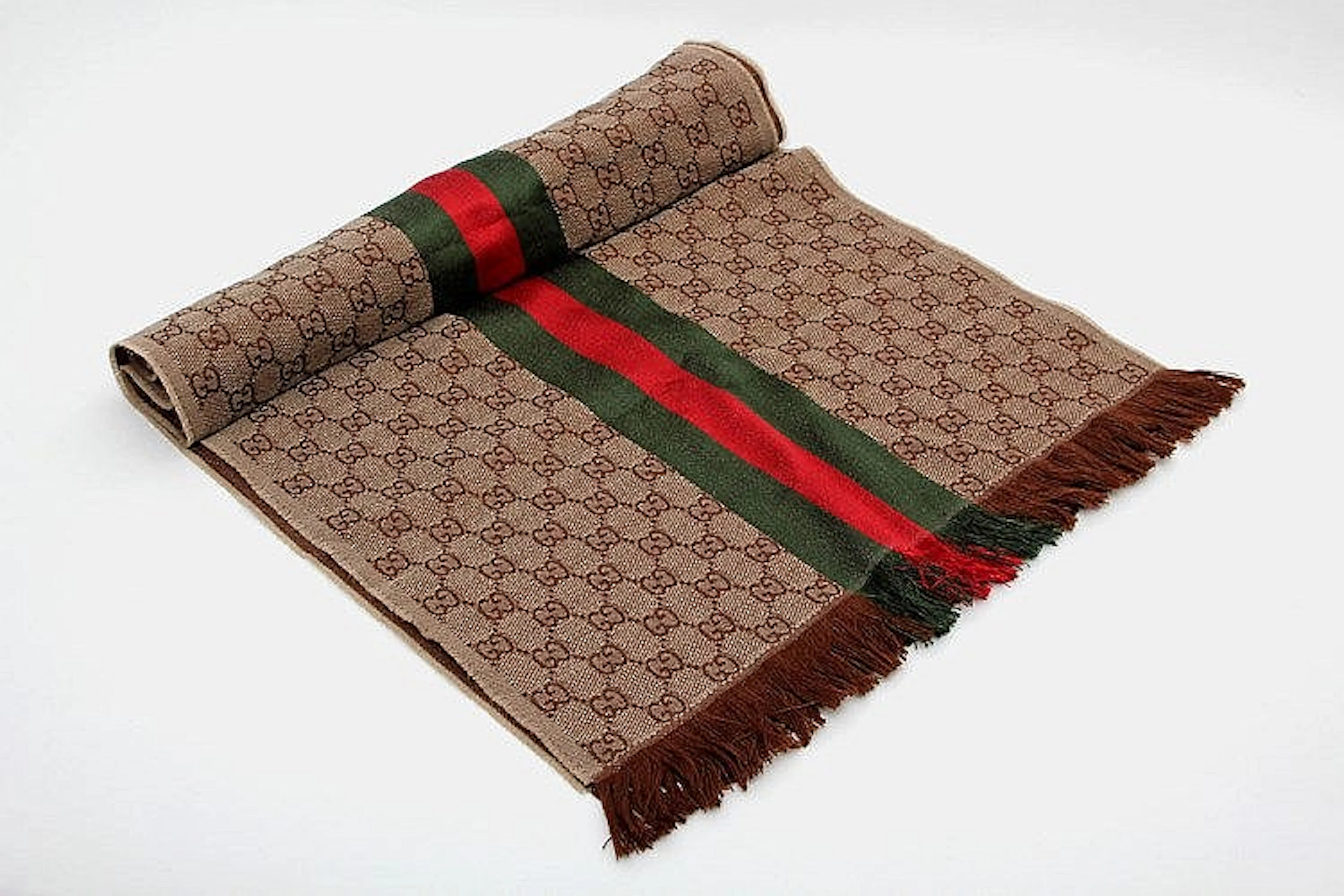 GUCCI schicker Schal. NP. ca.: 280,-?. Maße ca.: 180 x 36cm. SCHÖNER ERHALT!!