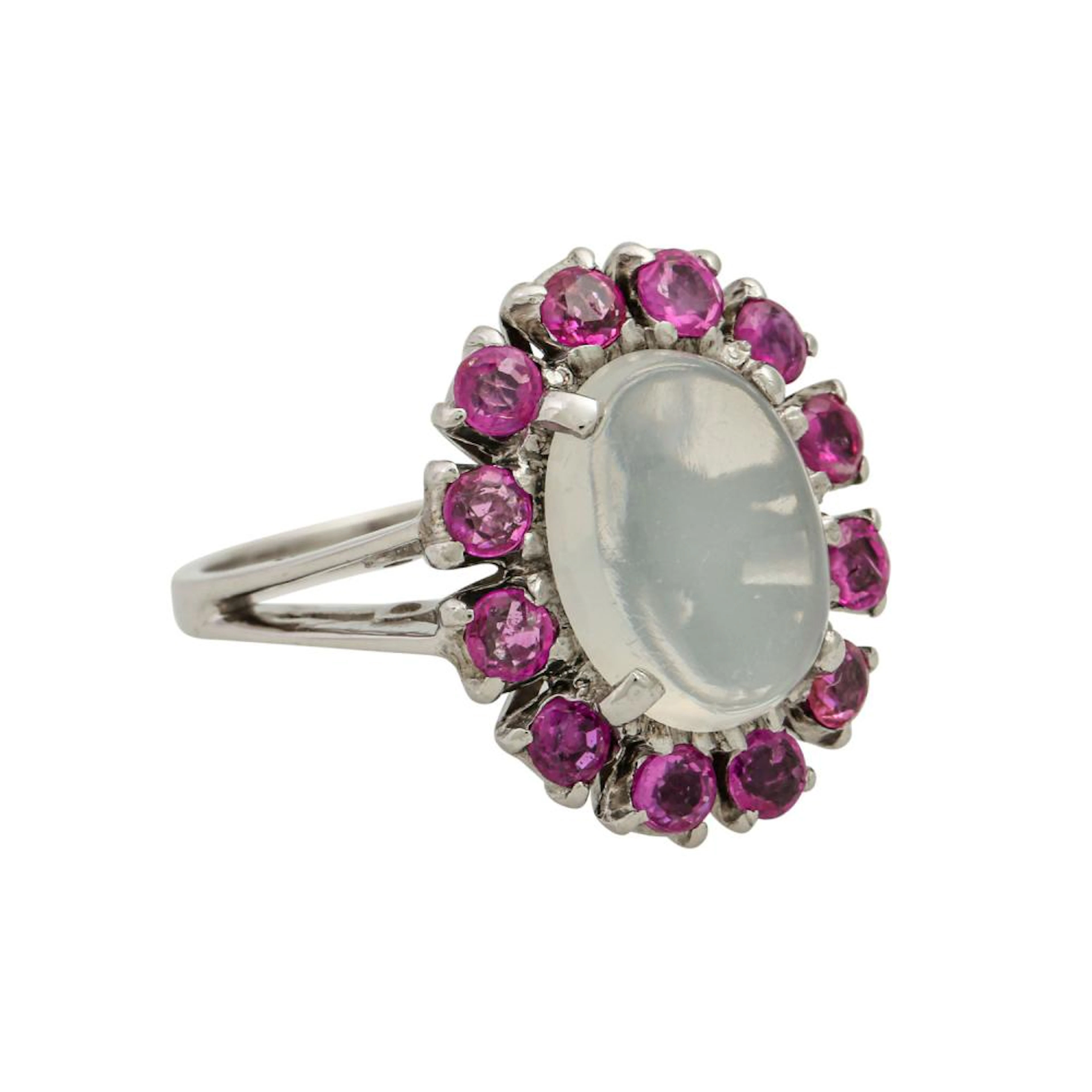 Ring mit Mondstein und Rubine
