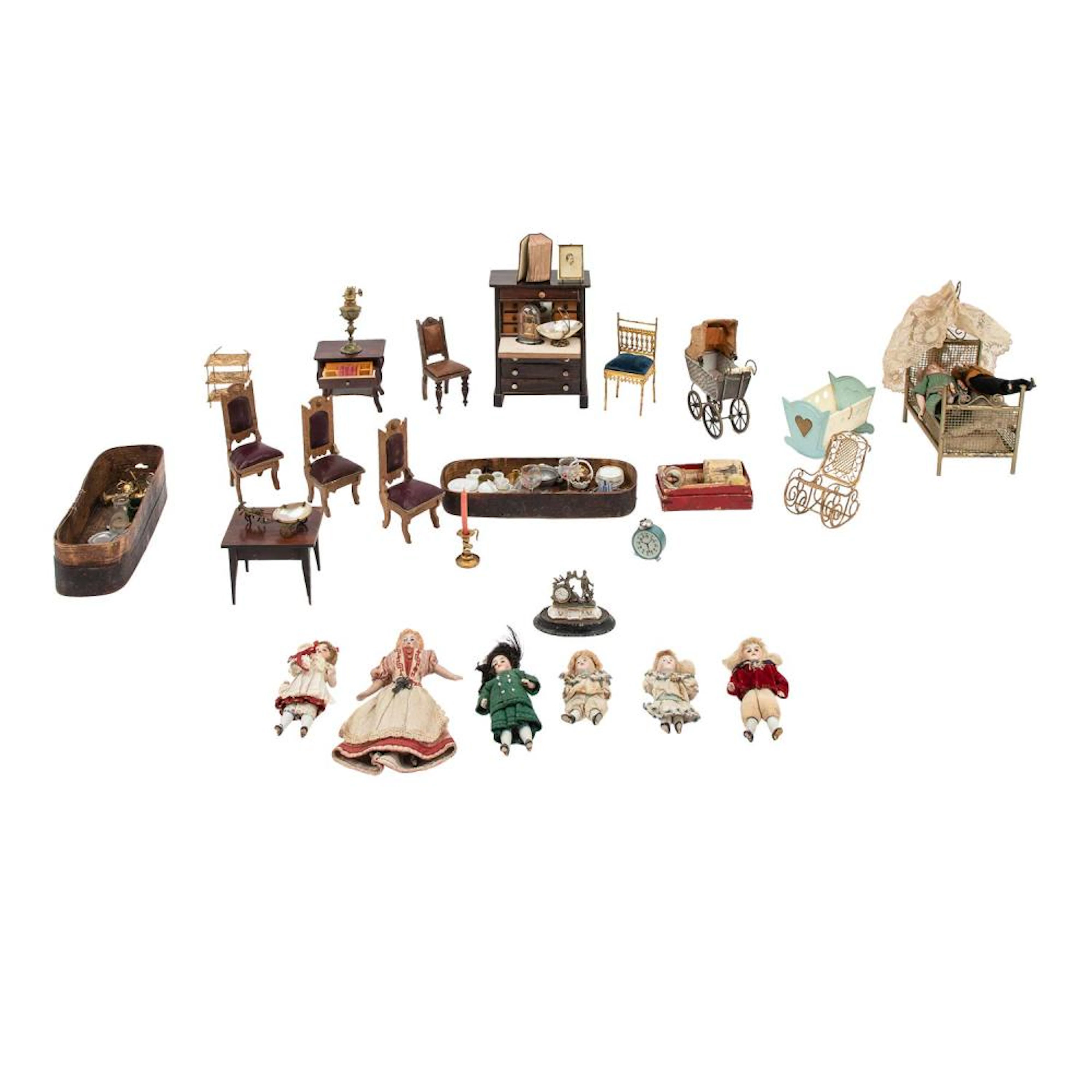 Konvolut aus 8 Puppenstubenpuppen und Zubehör, 19./20. Jh.
