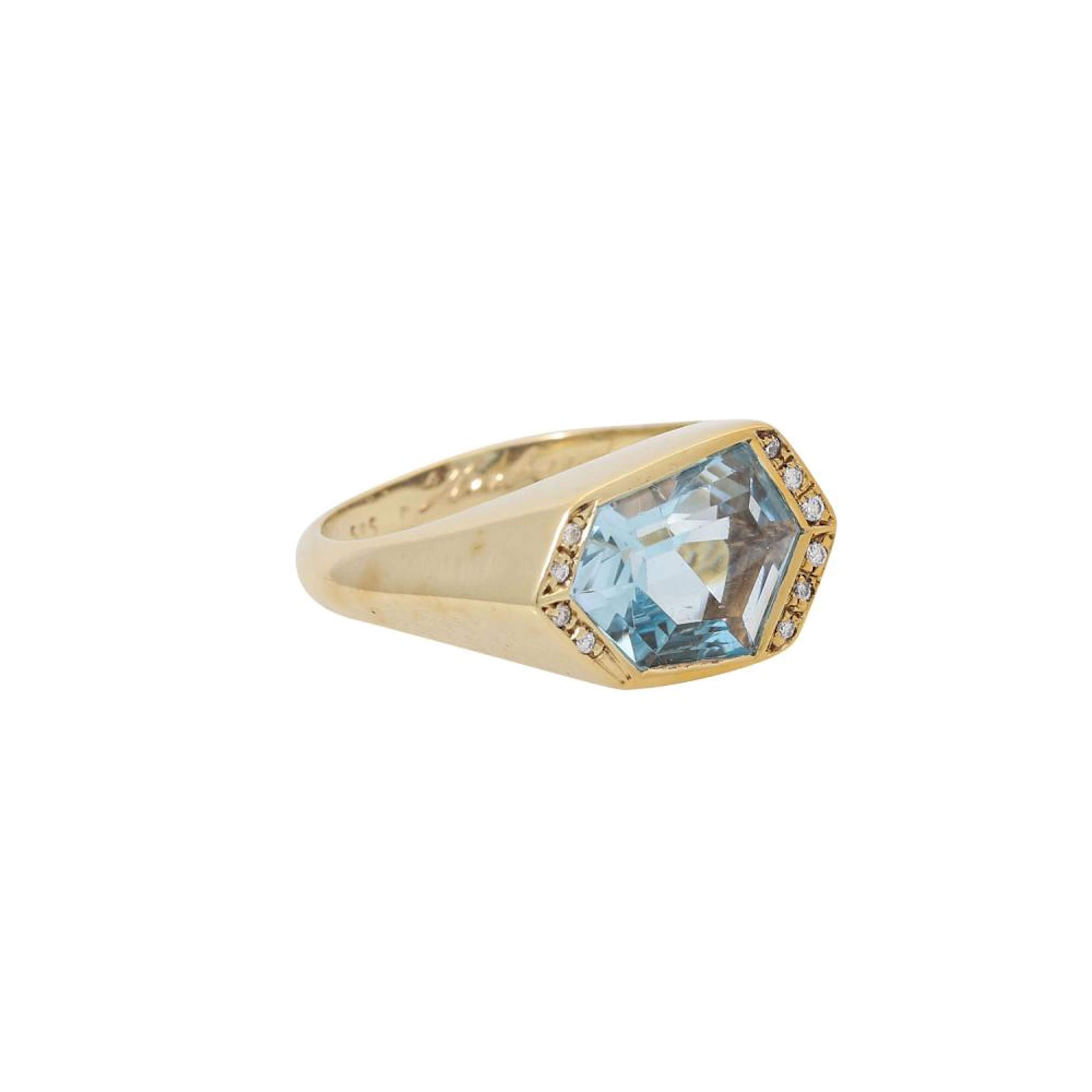 Ring mit Blautopas im Fancyschliff,