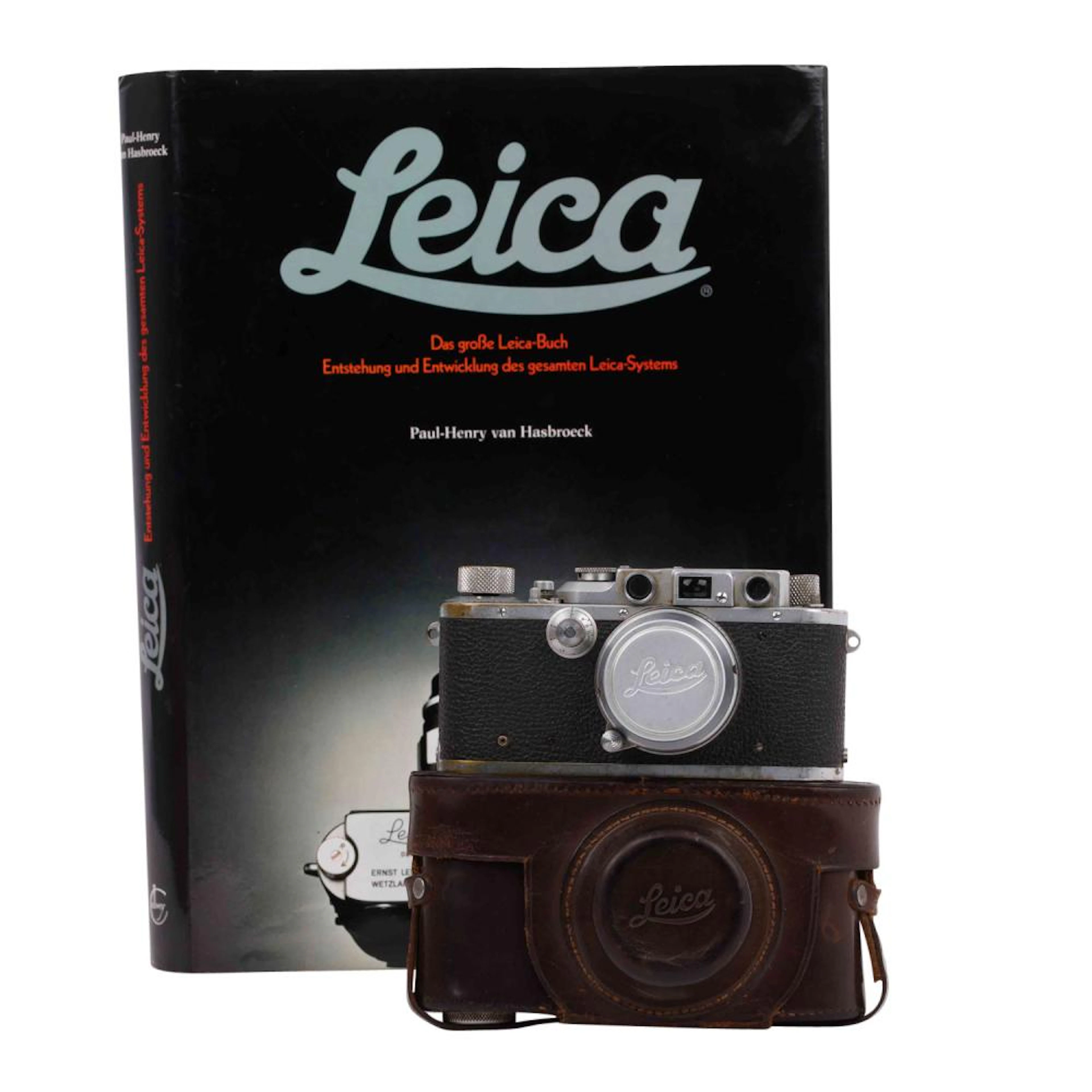camera leica iiib with the large leica book (Paul-Henry van Hasbroeck),
