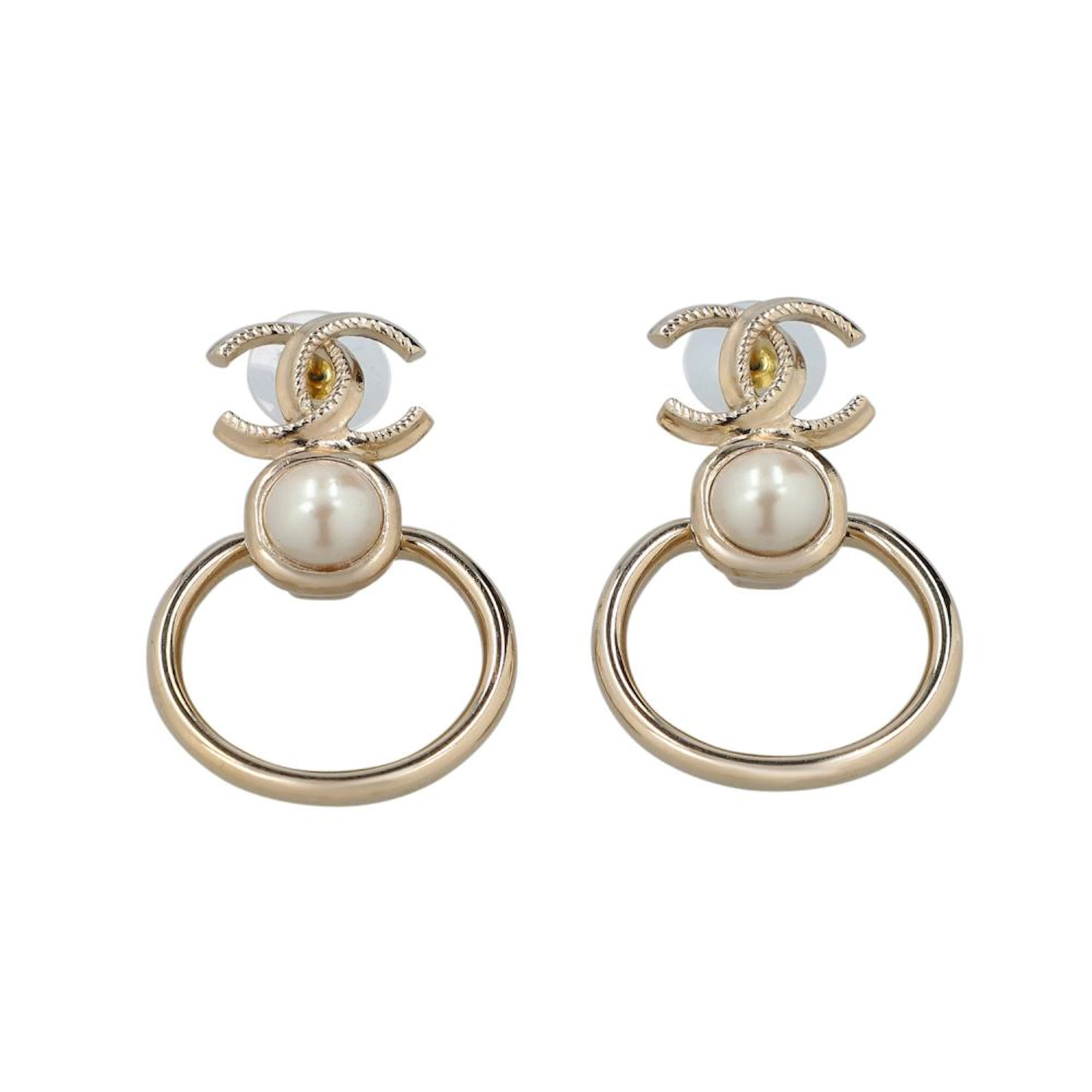 CHANEL Earrings Coll.: Cruise 2022.
