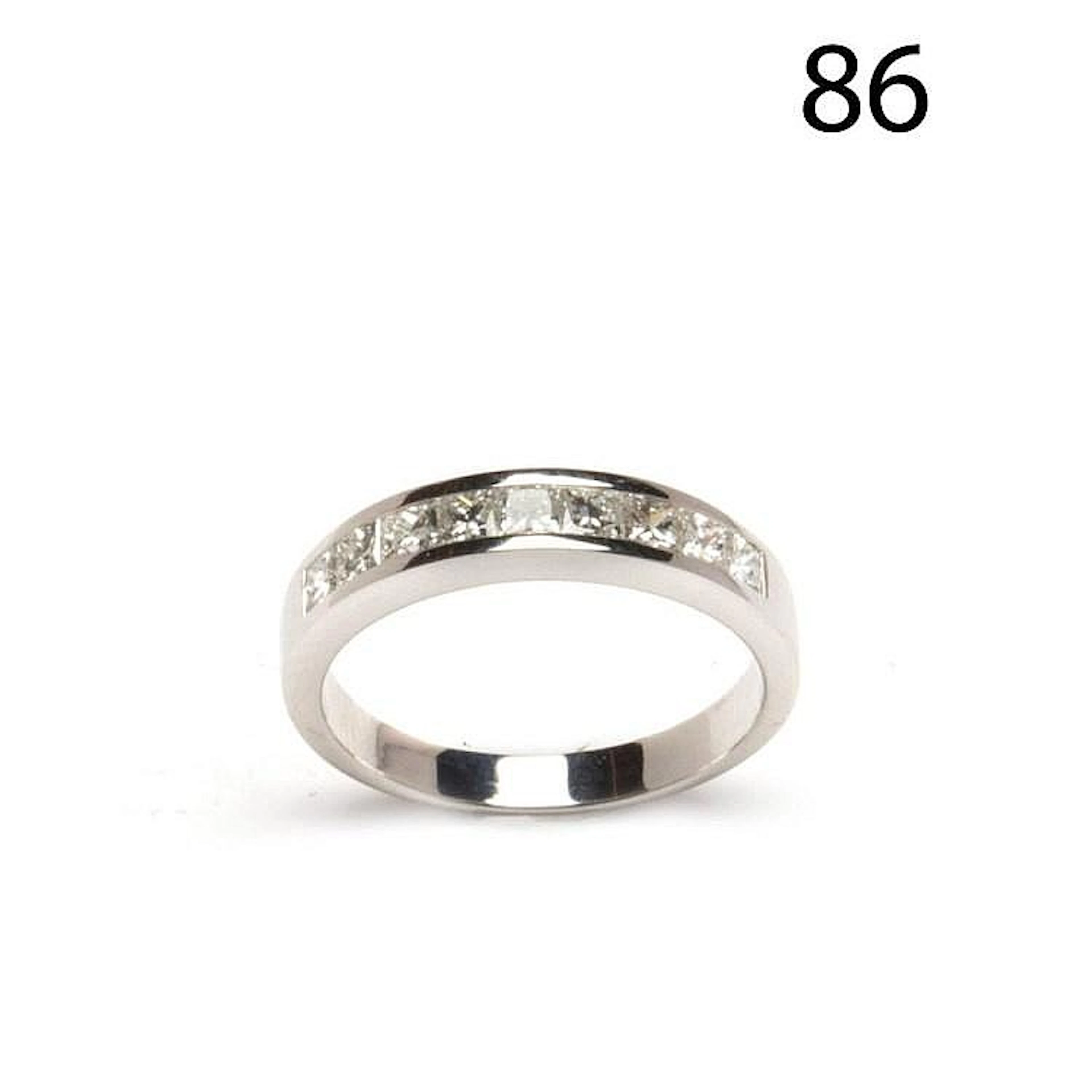 White gold and diamonds ring