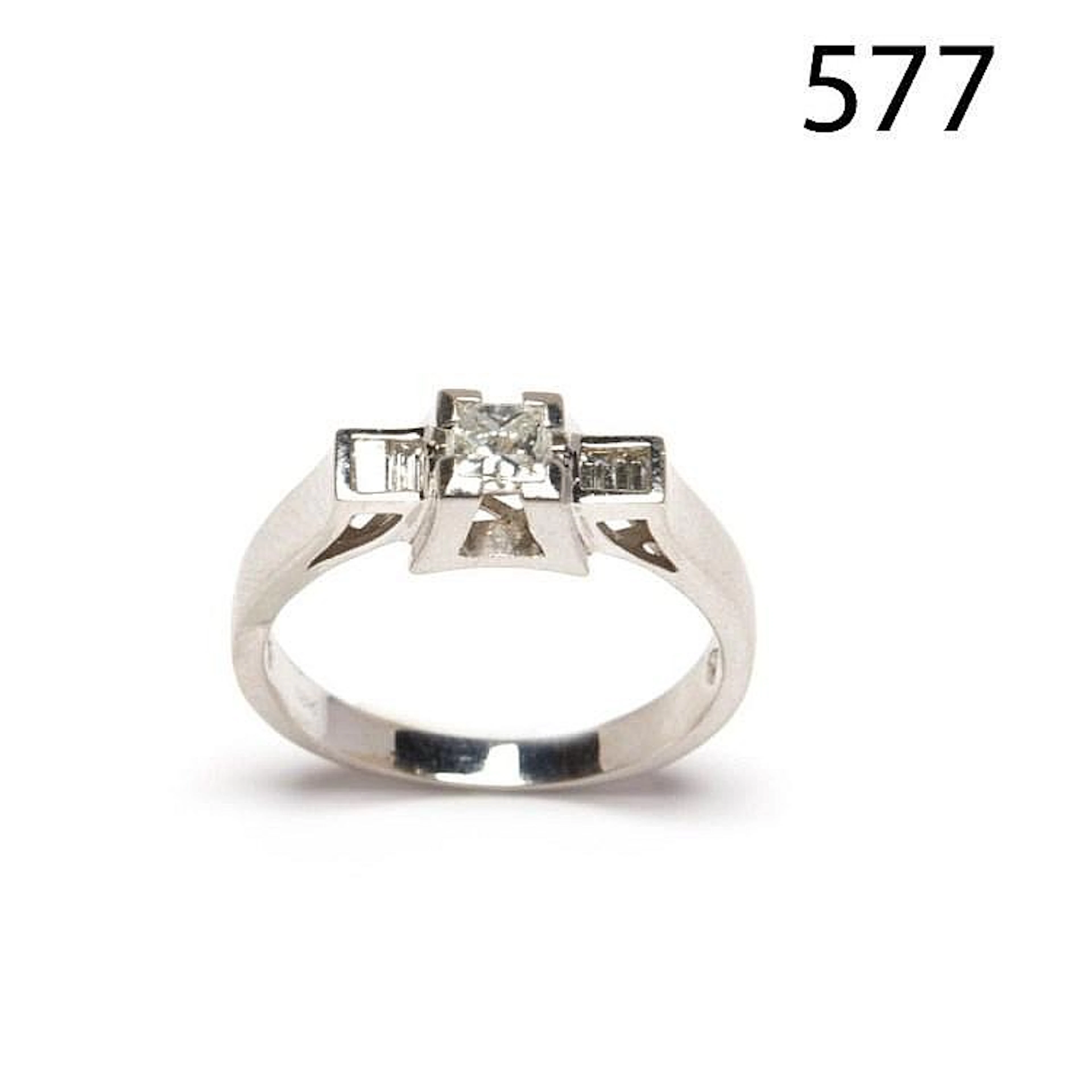 White gold and diamonds ring