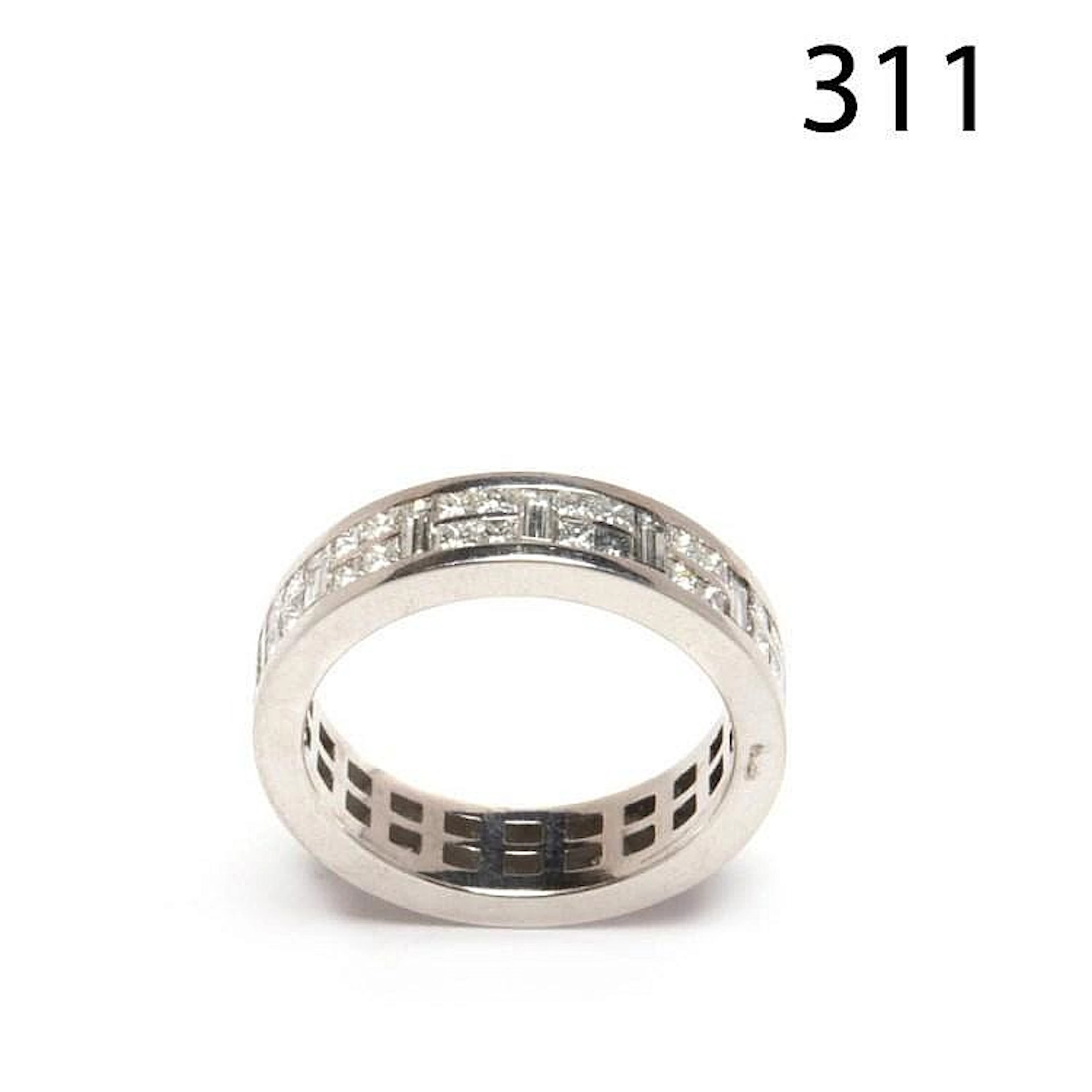 White gold and diamonds ring