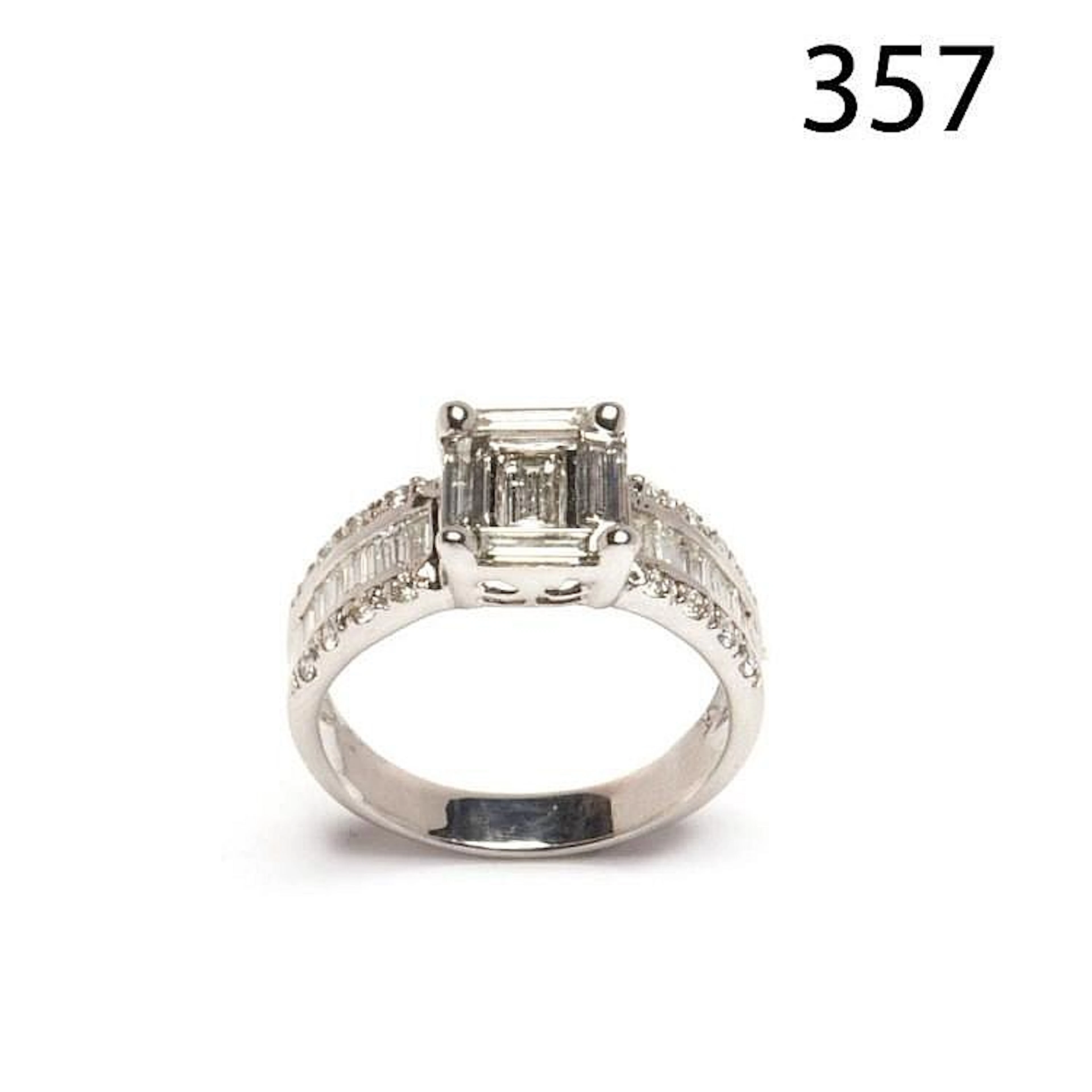 White gold and diamonds ring