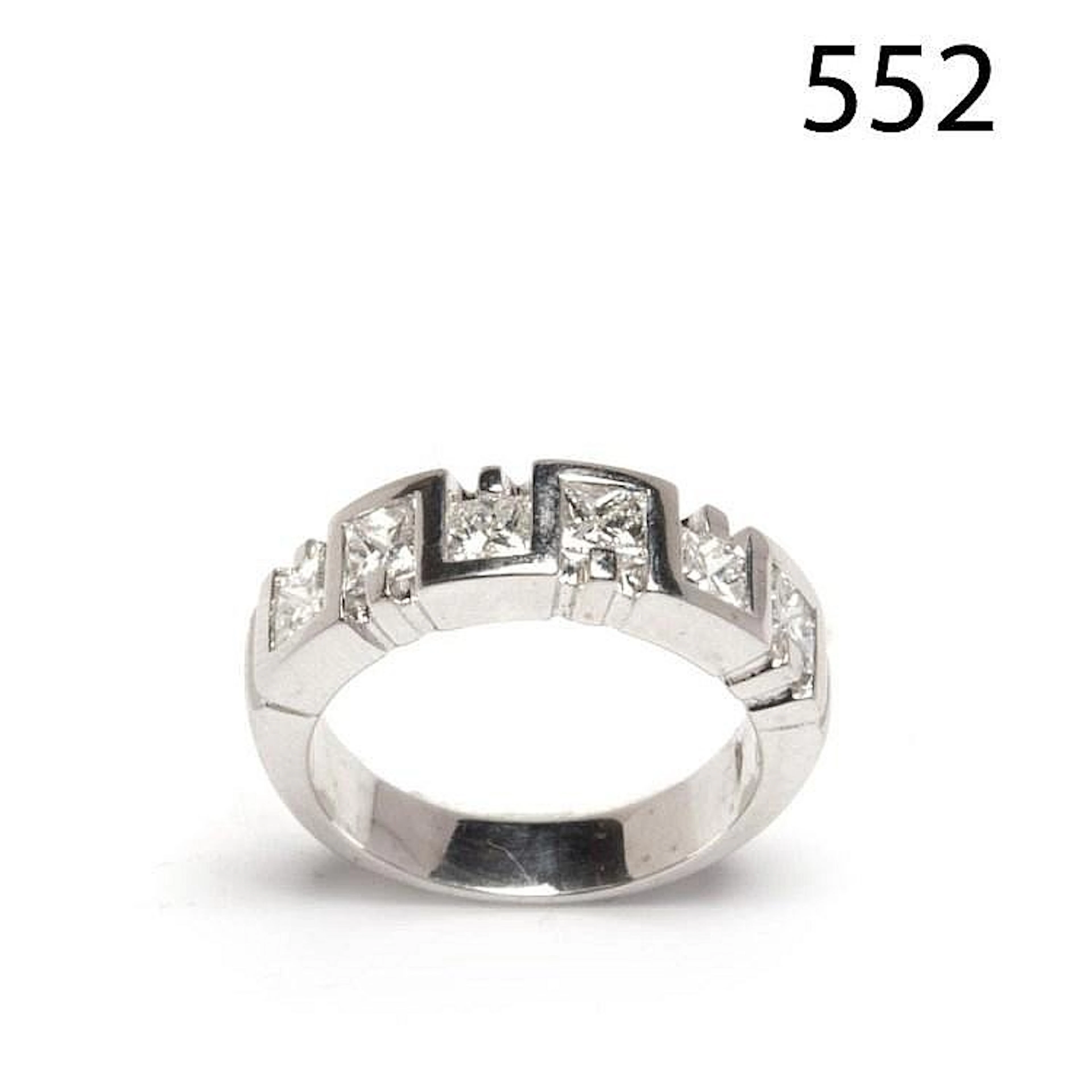 White gold and diamonds ring