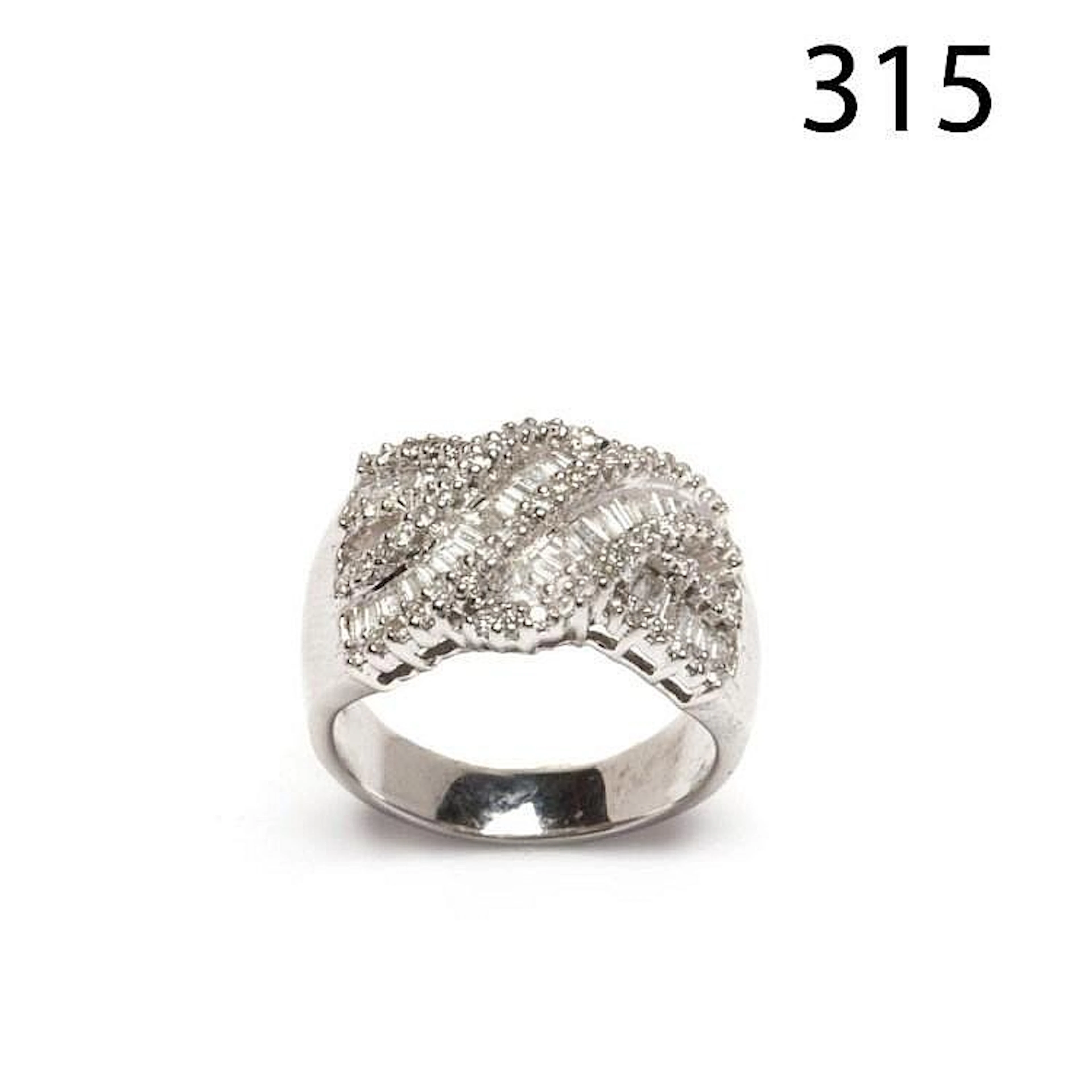 White gold and diamonds ring