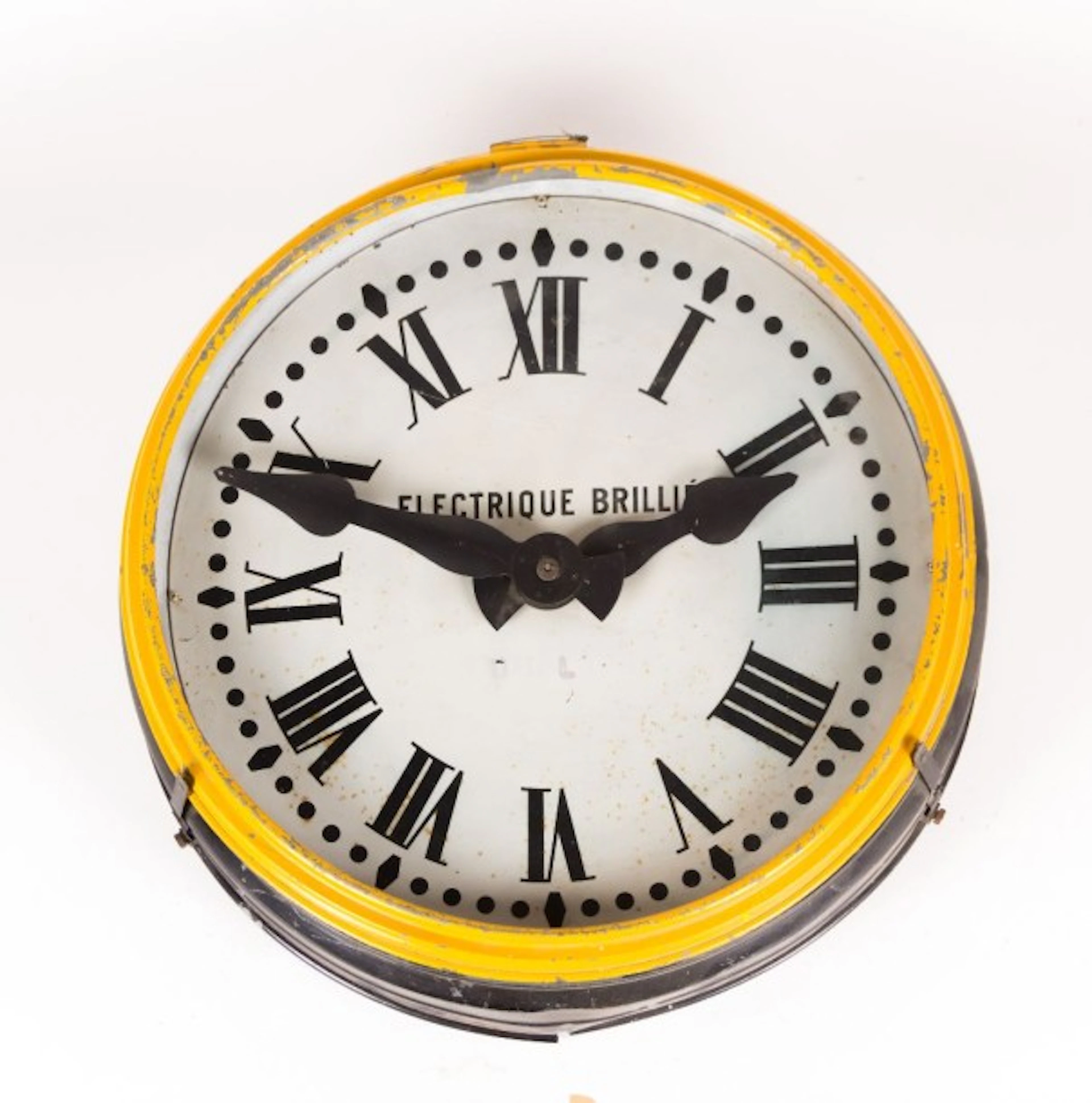 Horloge en métal peint