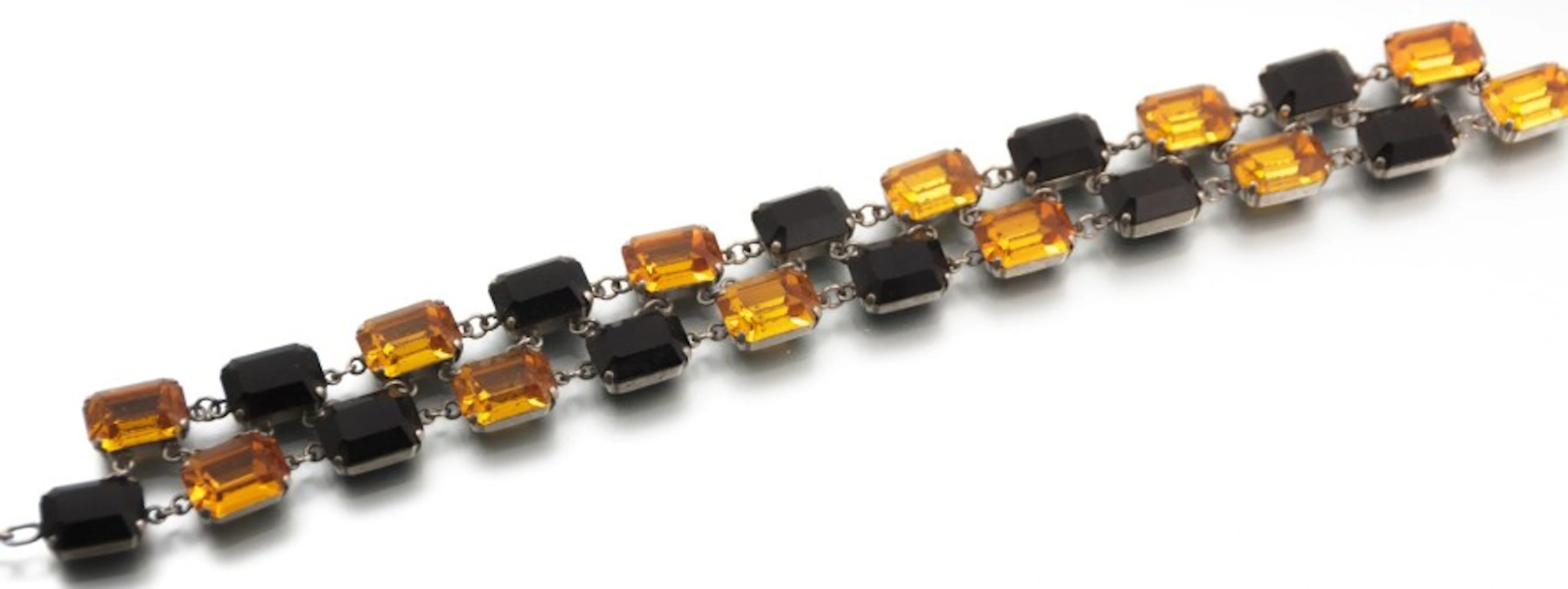 YVES SAINT LAURENT Collier en métal orné de deux series de pierres...