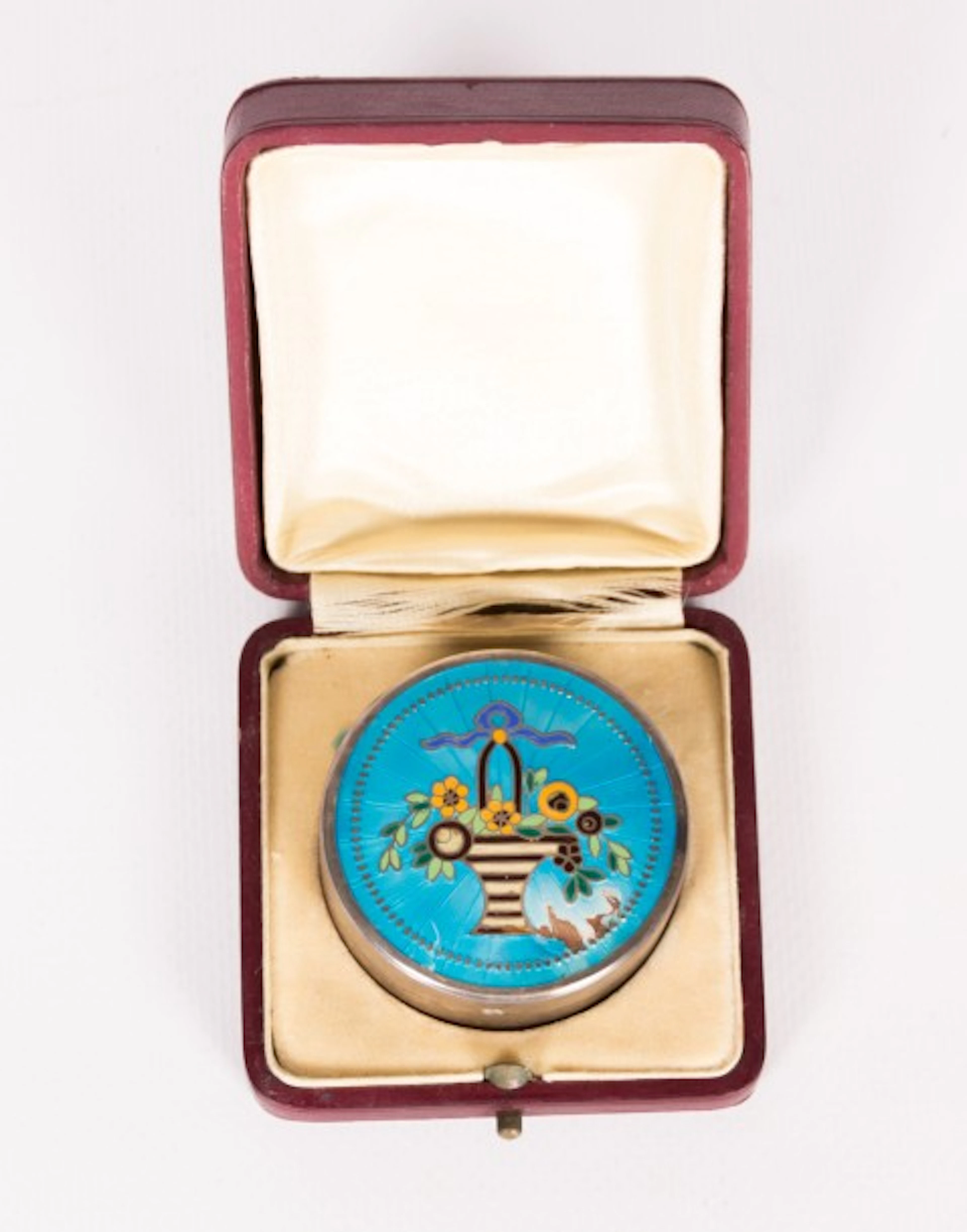 Boite de forme ronde en argent