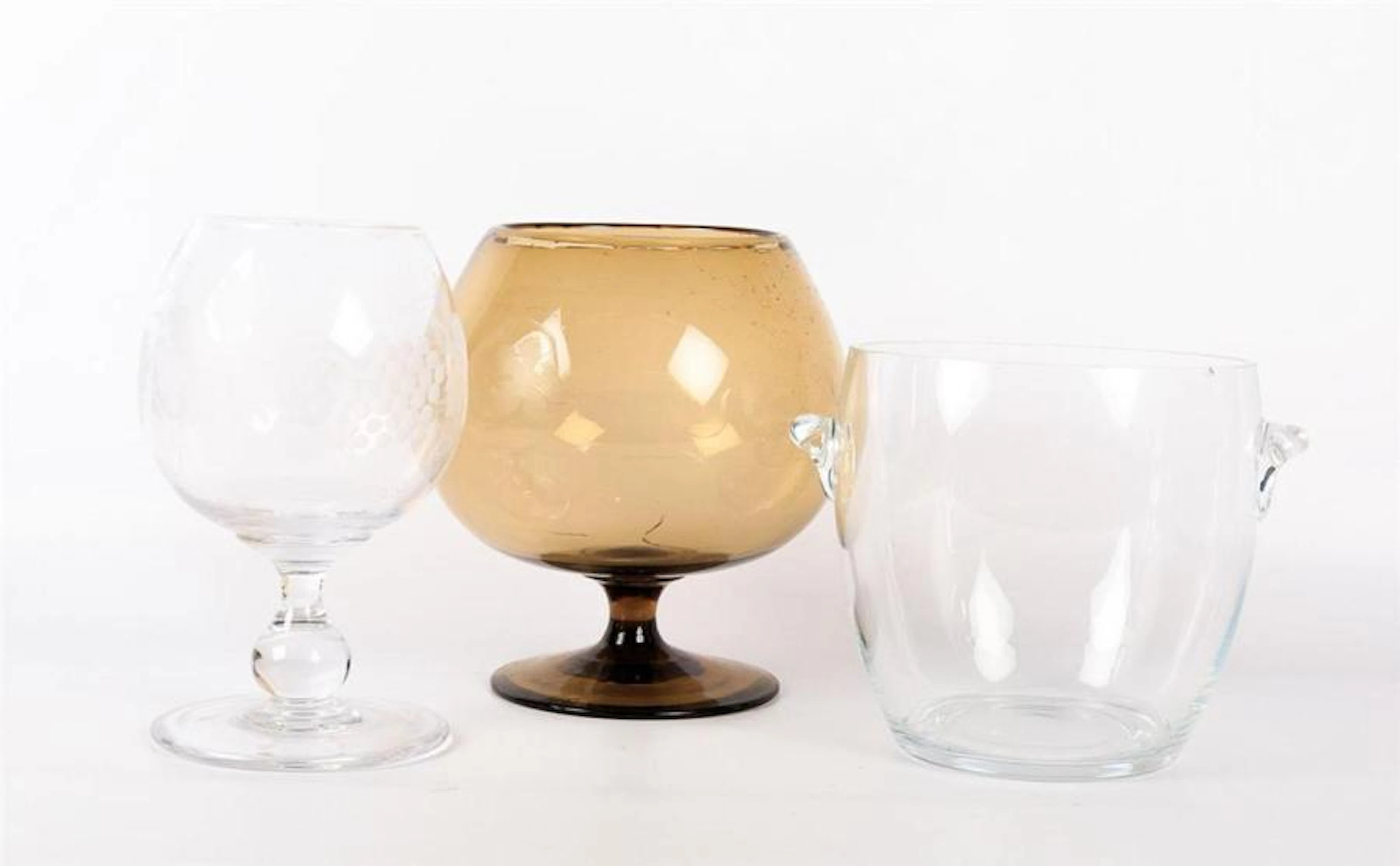 Seau à champagne en verre à deux petite anses…