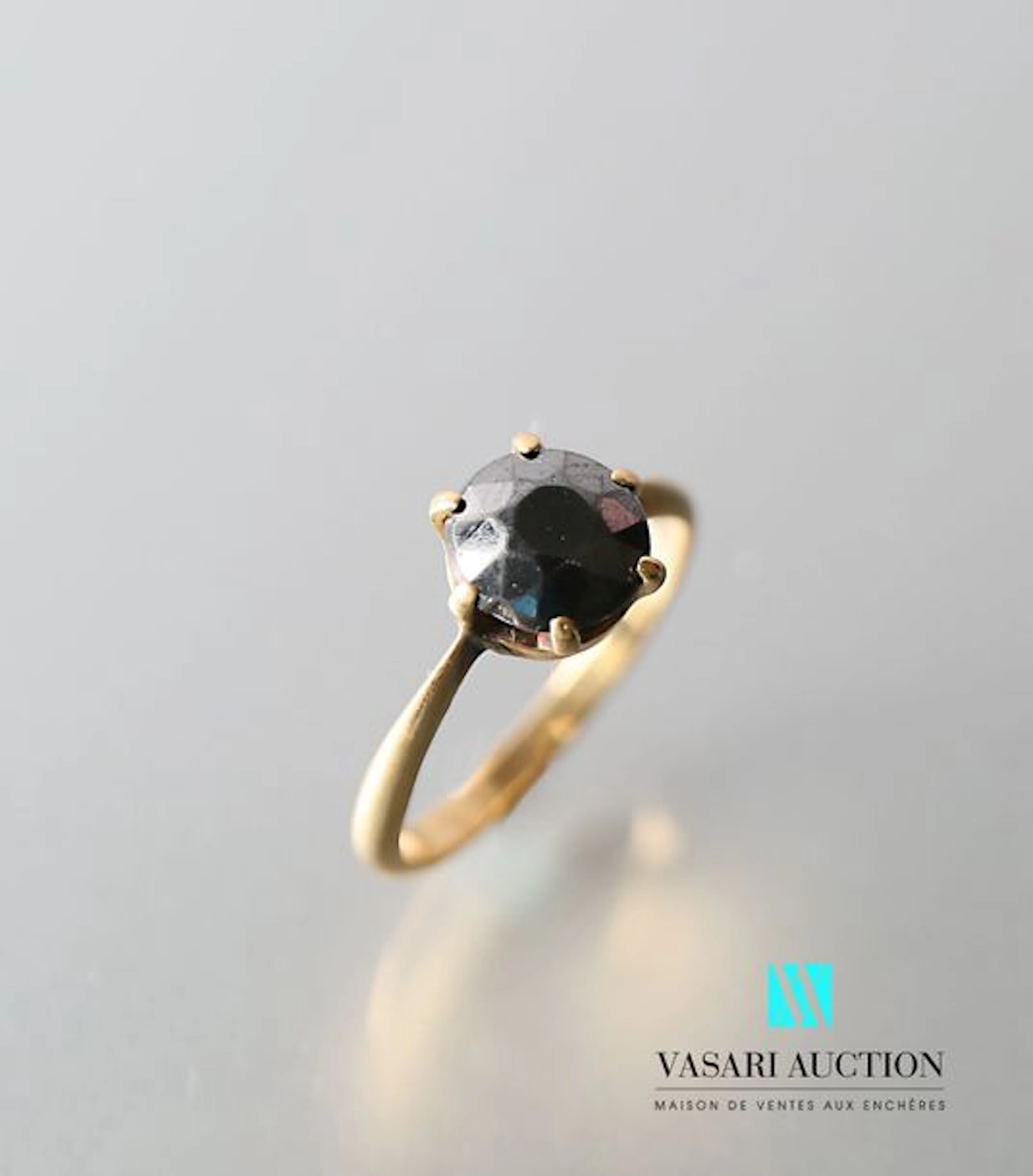 Bague en or jaune 750 millièmes ornée d'une…
