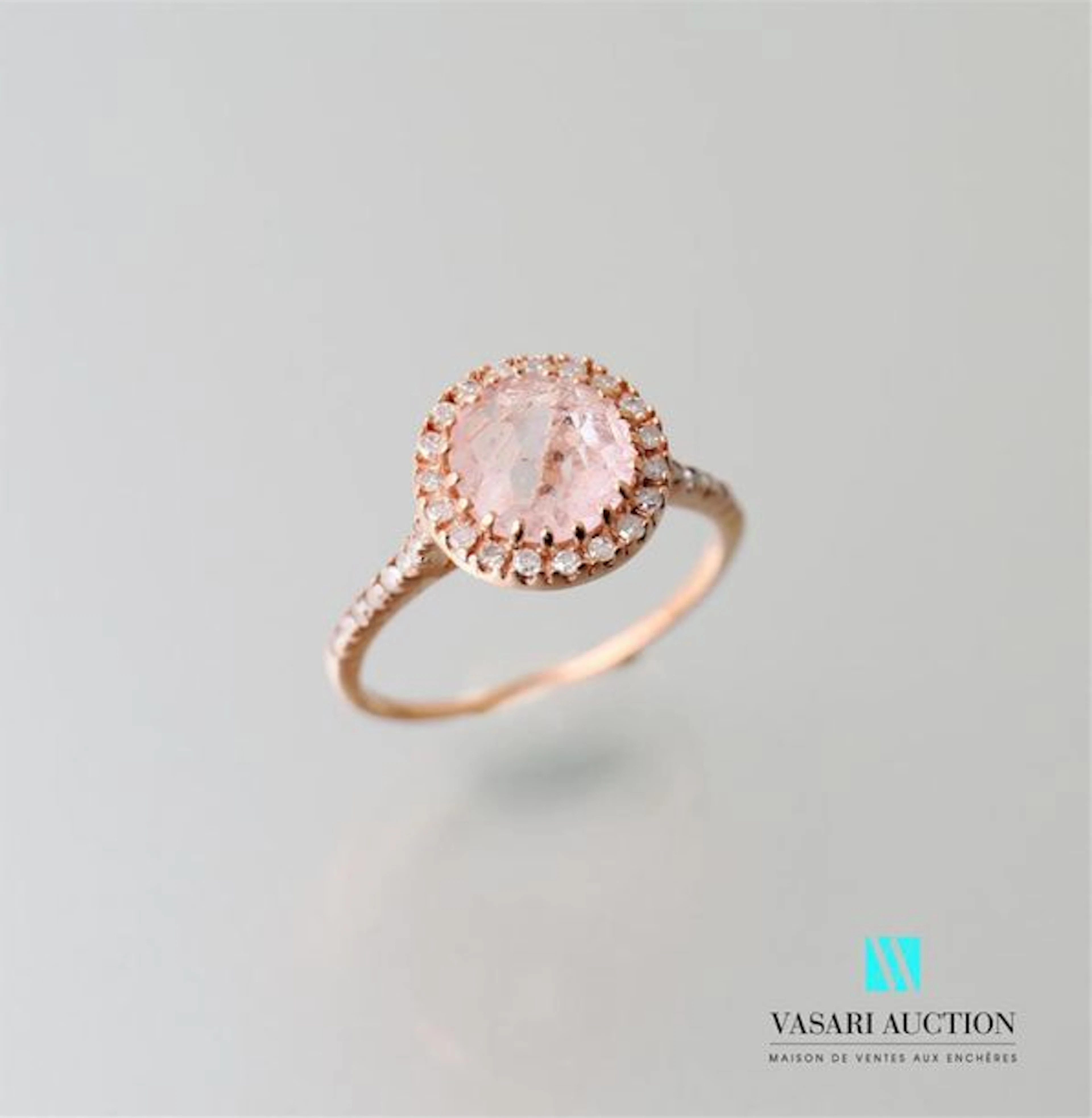 Bague en or 375 millièmes ornée d'une morganite…