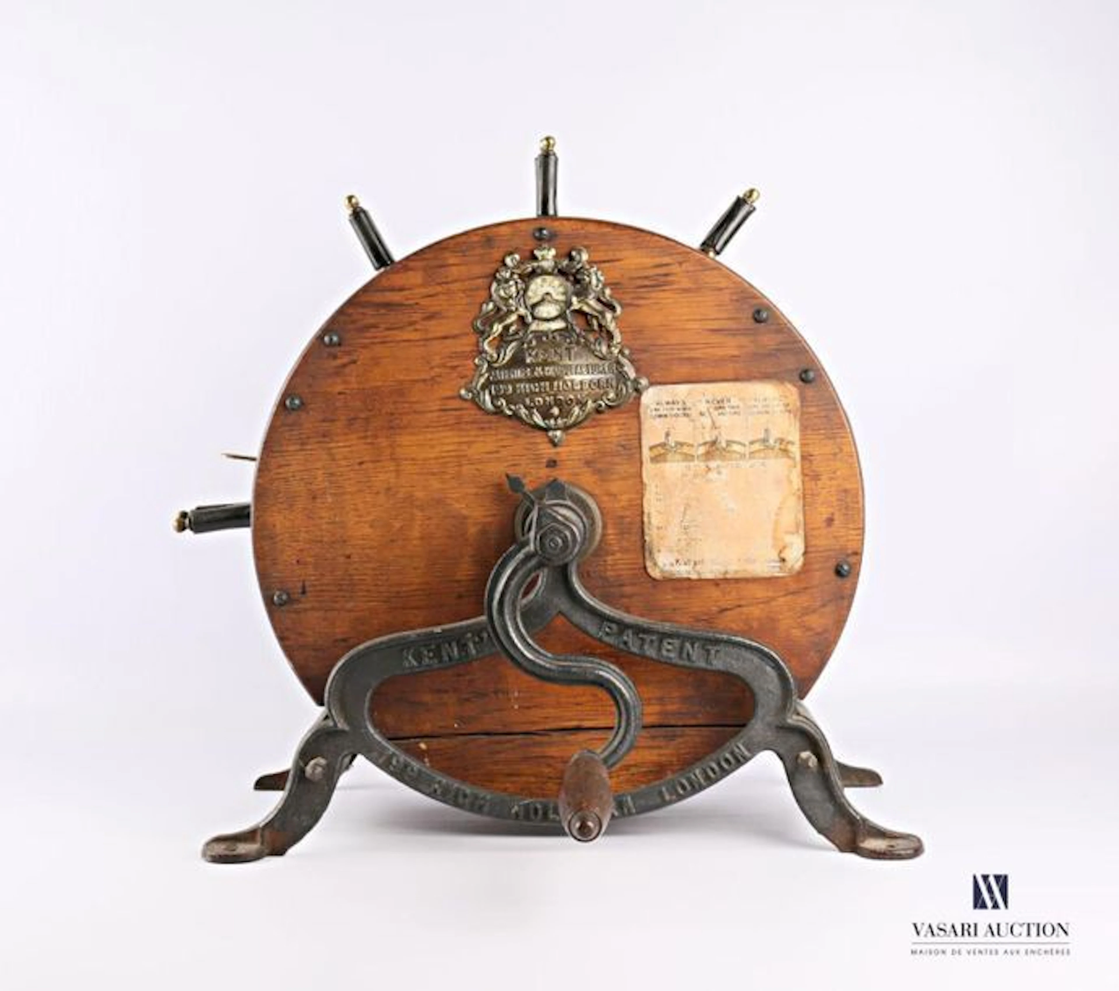 Machine à nettoyer les couteaux, le corps... - Lot 79 - Vasari Auction