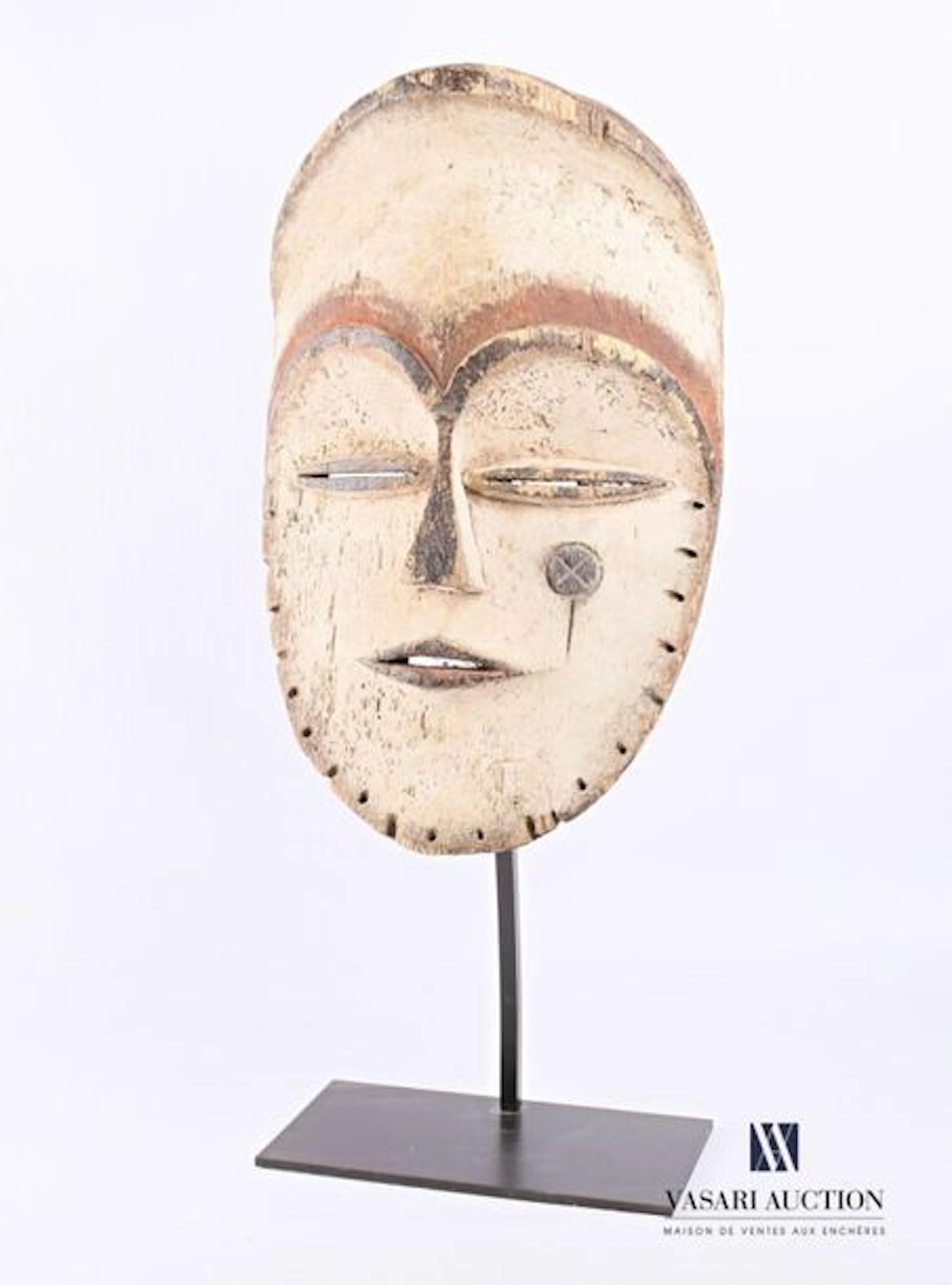 GABON Masque en bois sculpté polychrome patiné... - Lot 74 - Vasari Auction