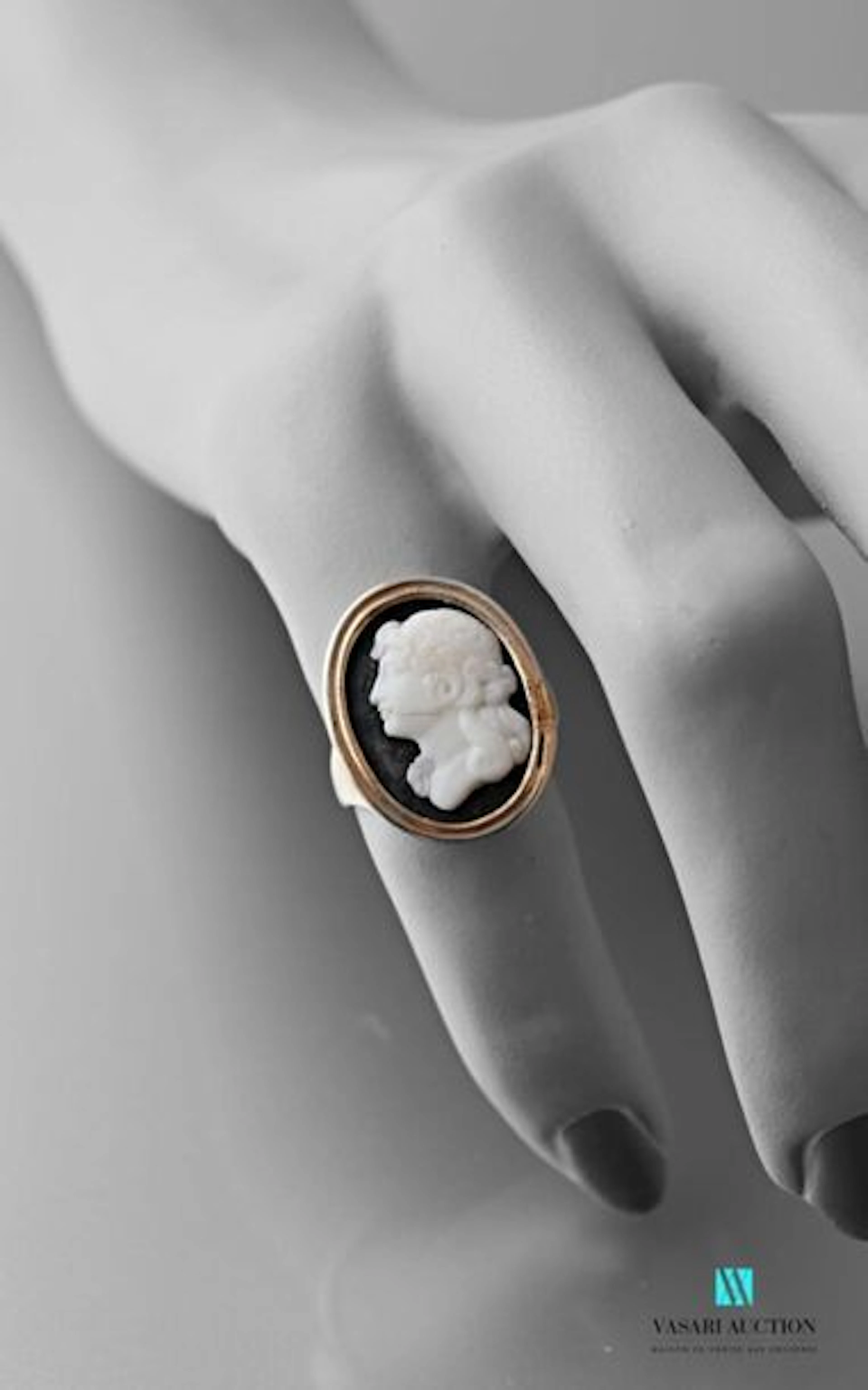 Bague en or 585 millièmes sertie d'un camée... - Lot 92 - Vasari Auction