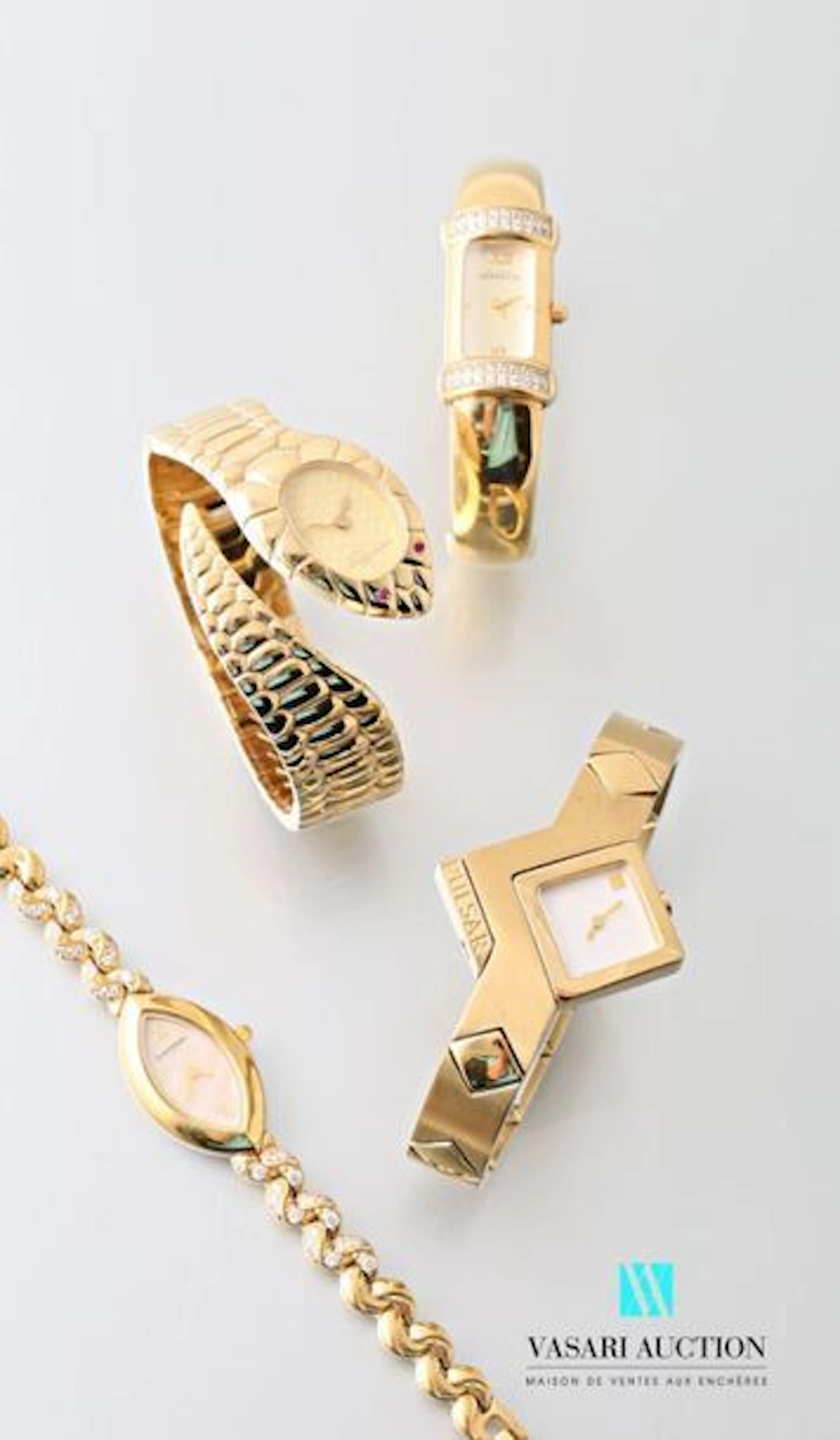 Quatre montres bracelet de dame en plaqué... - Lot 258 - Vasari Auction