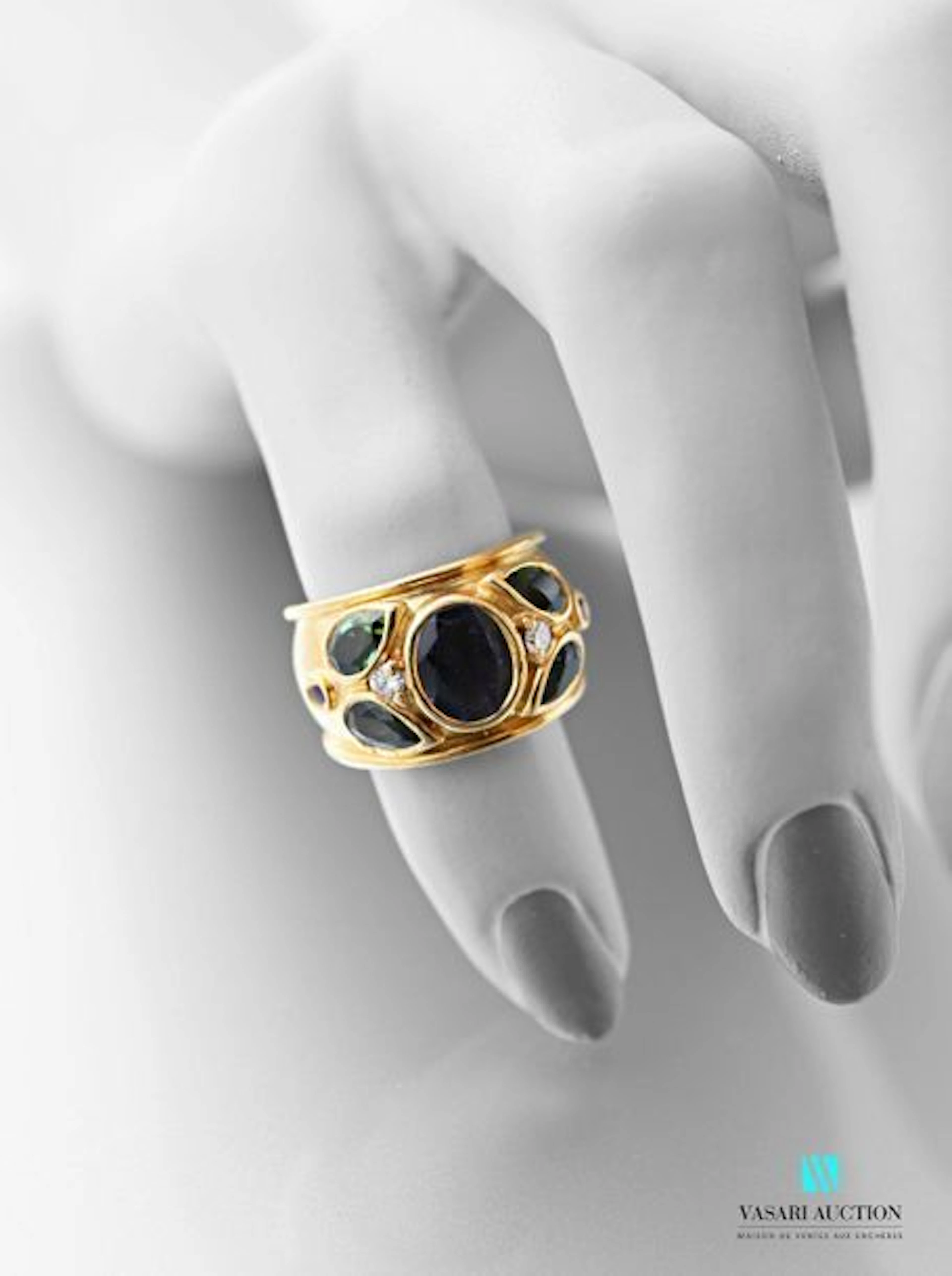 Cartier, bague jonc large sertie d'une iolite... - Lot 97 - Vasari Auction