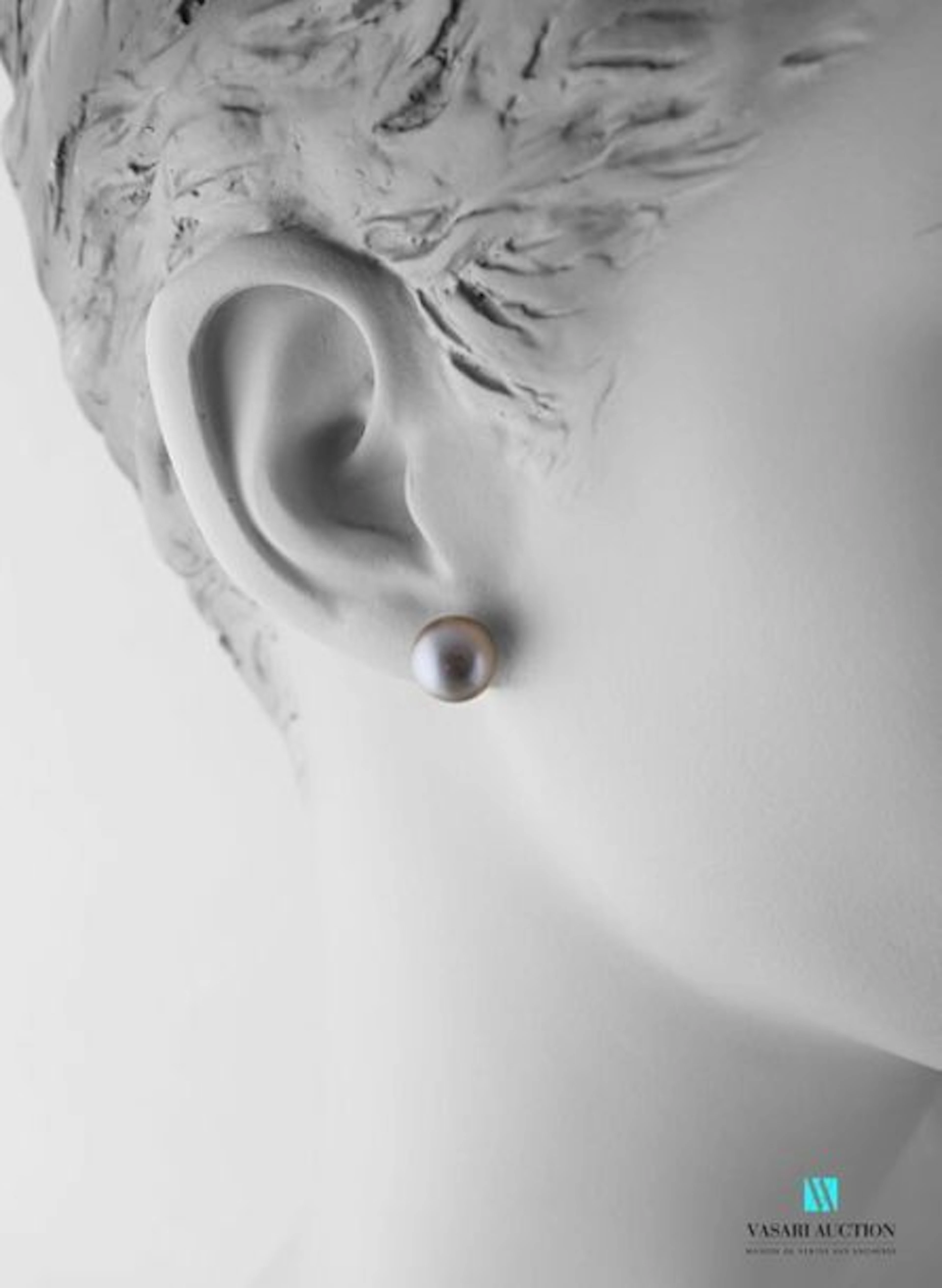 Paire de boutons d'oreille ornés de perles... - Lot 207 - Vasari Auction