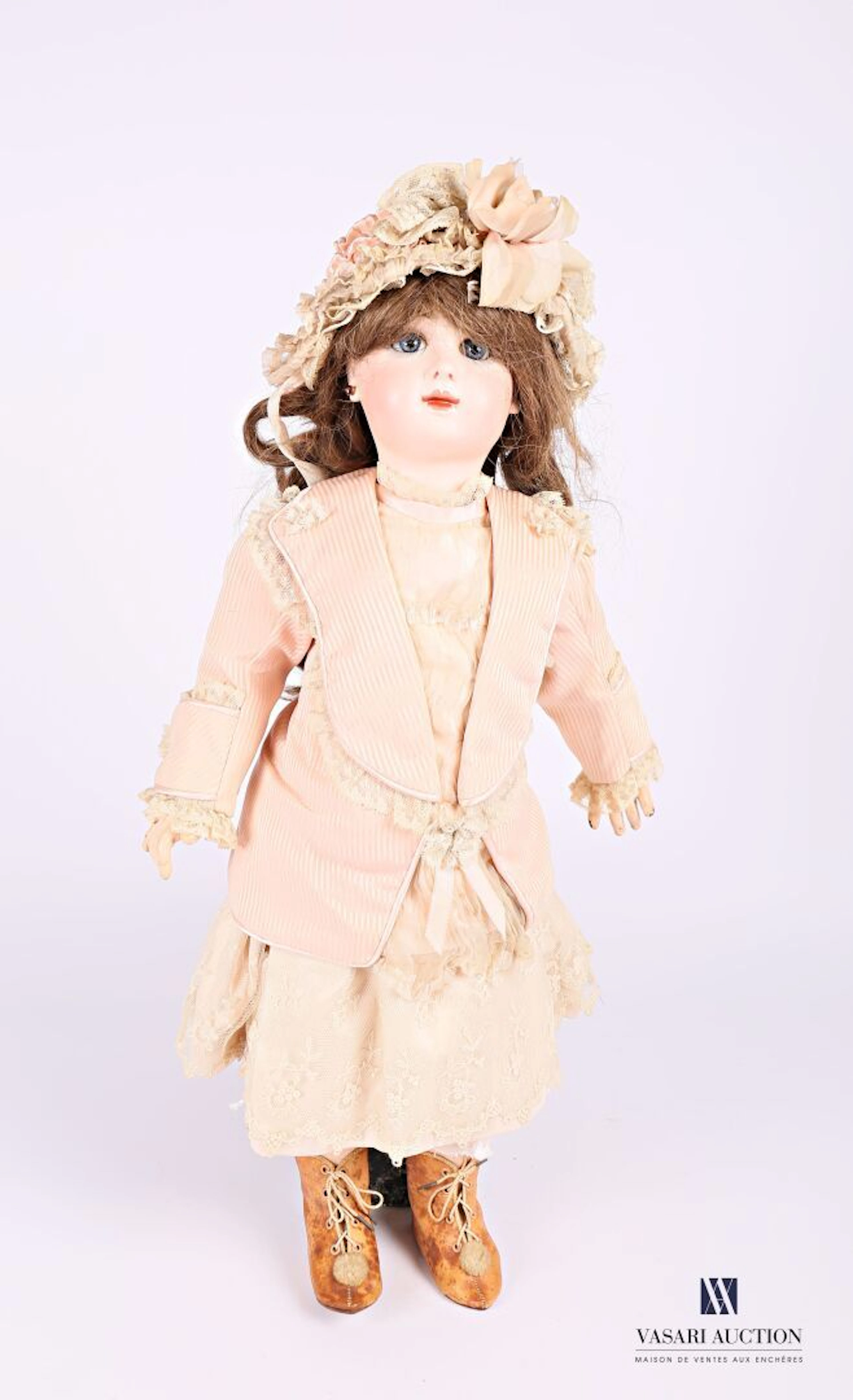 Bébé JUMEAU, avec tête en biscuit coulé,... - Lot 125 - Vasari Auction