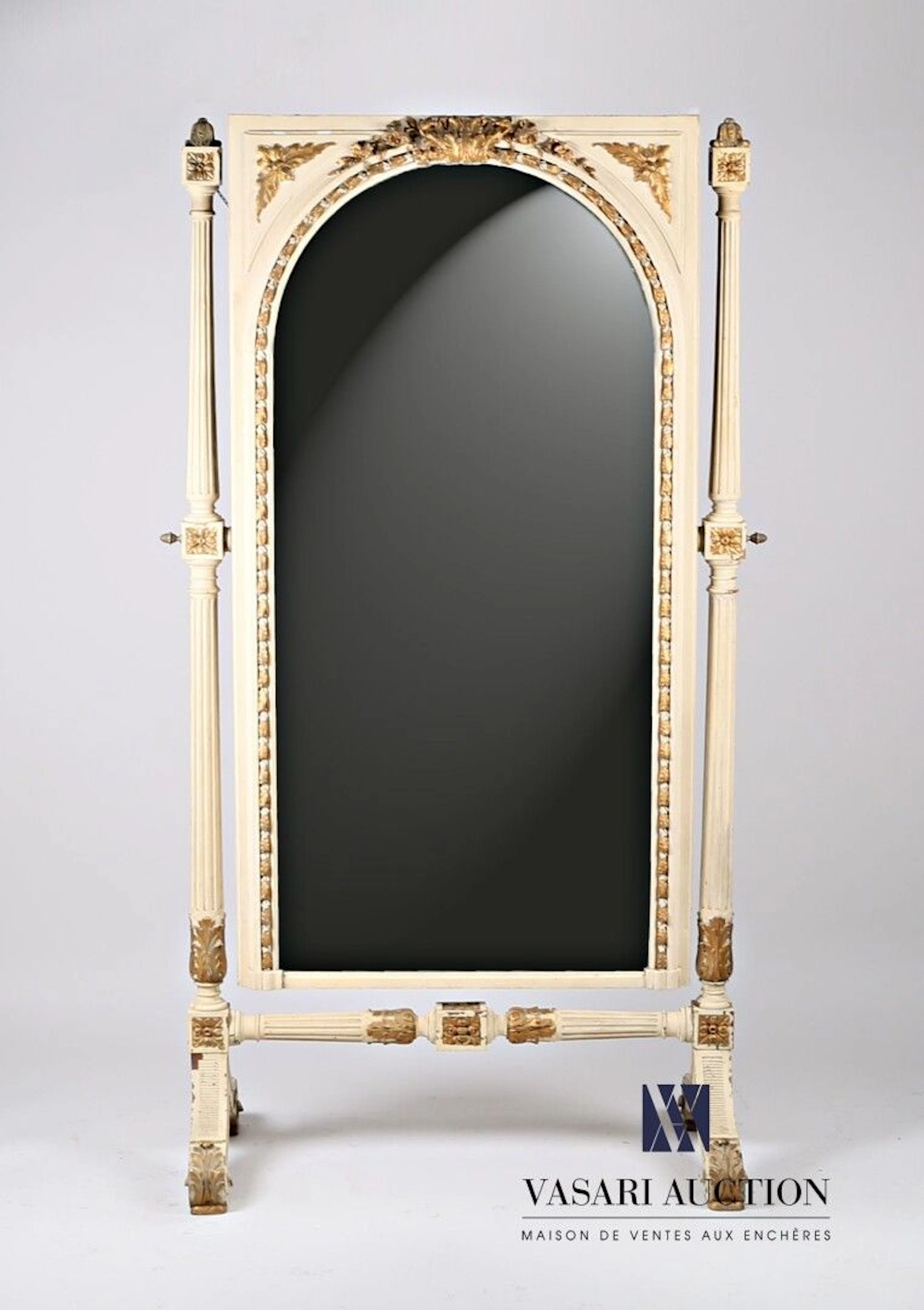 Miroir psyché en bosi naturel mouluré, sculpté,... - Lot 129 - Vasari Auction