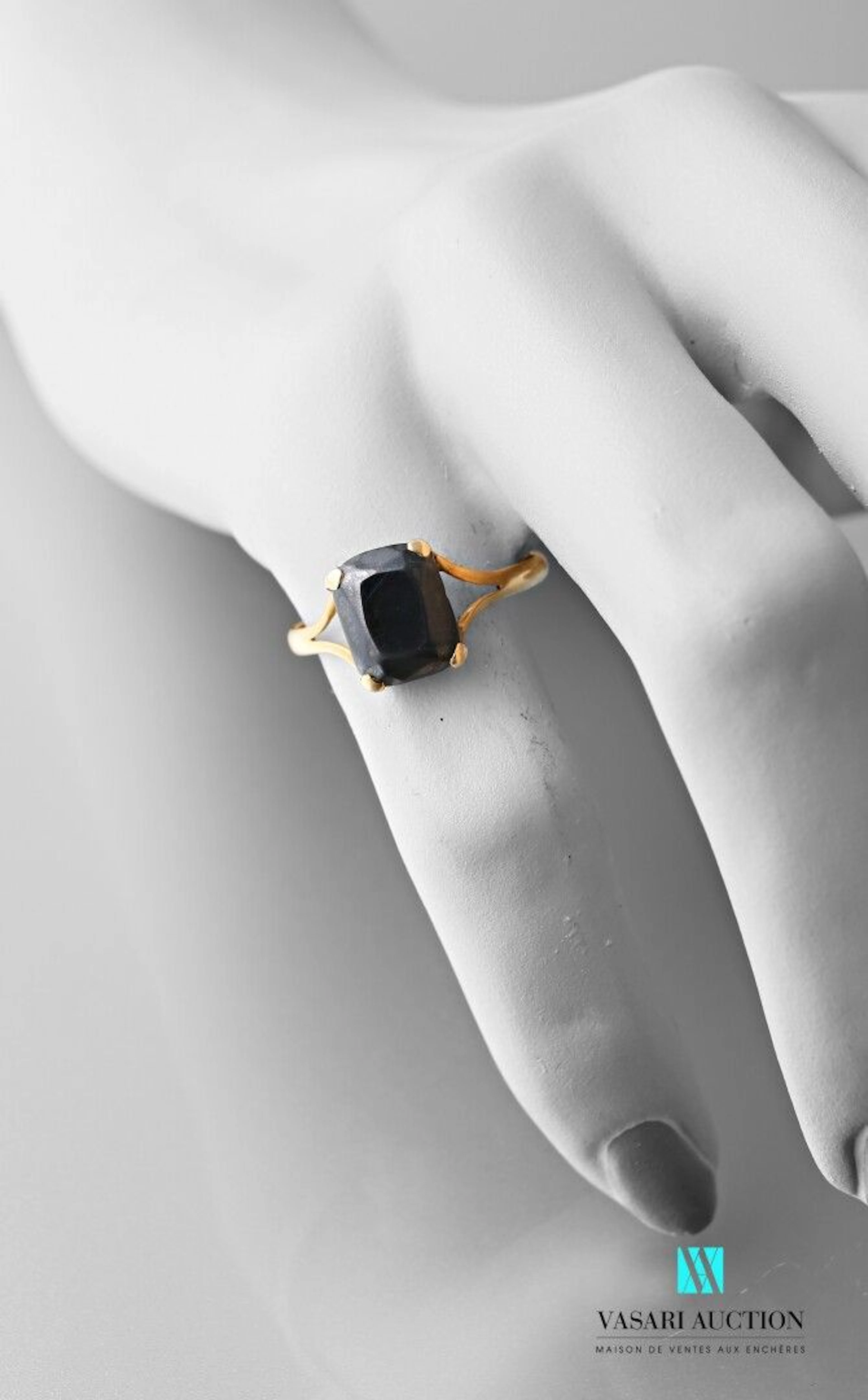 Bague en or jaune 750 millièmes sertie d'une... - Lot 112 - Vasari Auction