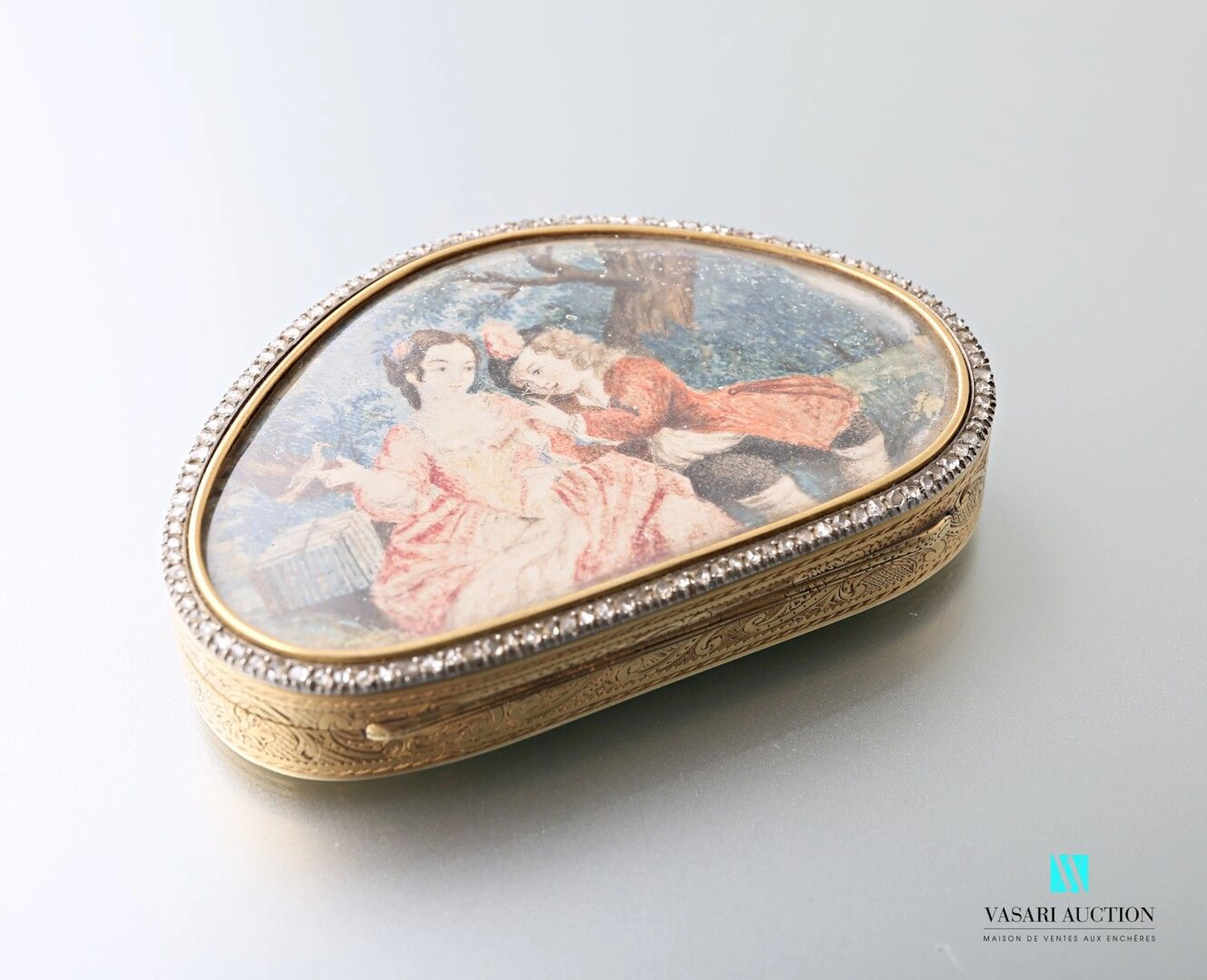 Tabatière triangulaire en or jaune 750 millièmes,... - Lot 155 - Vasari Auction