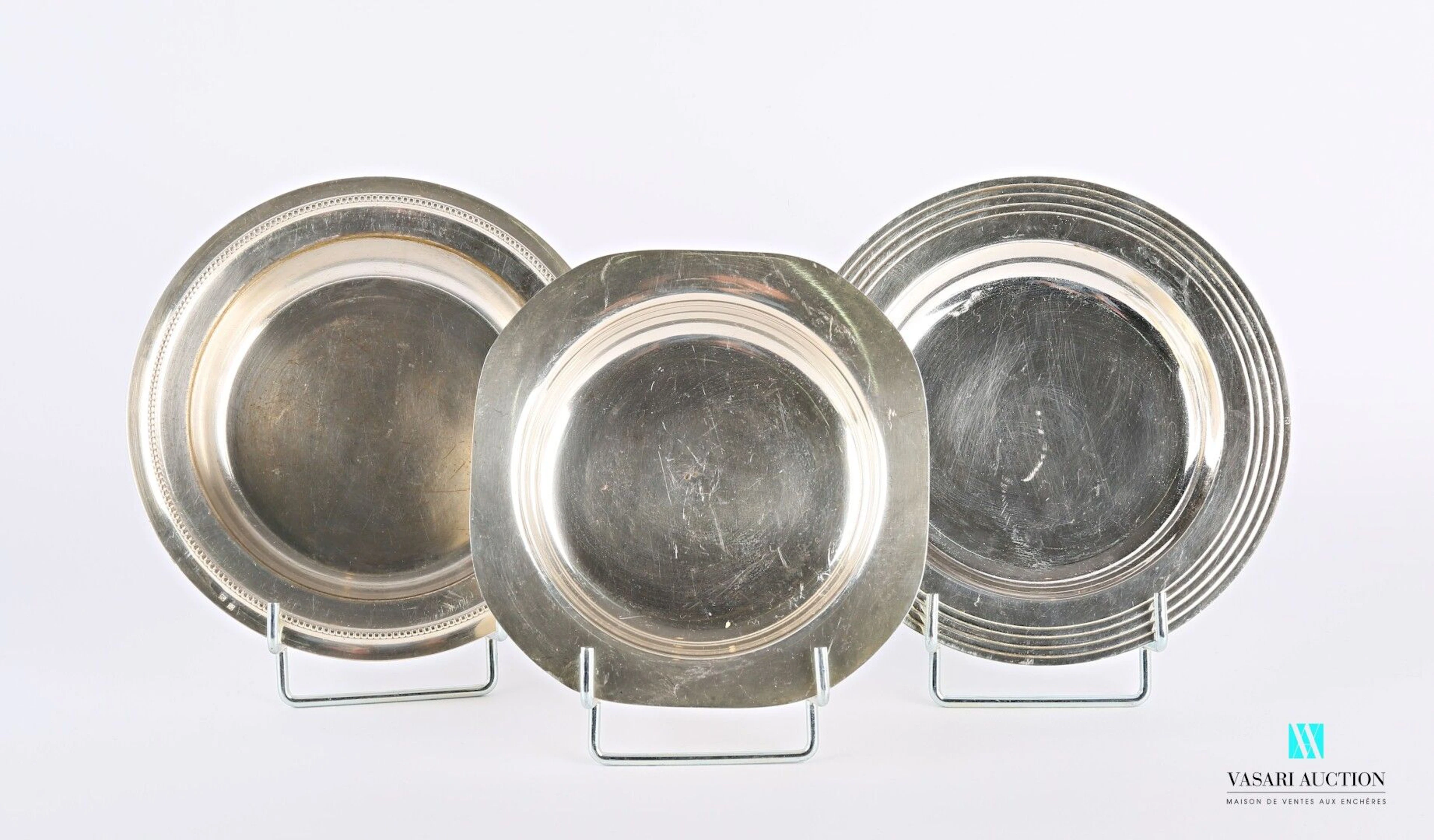 Lot comprenant trois assiettes à bouillie... - Lot 156 - Vasari Auction