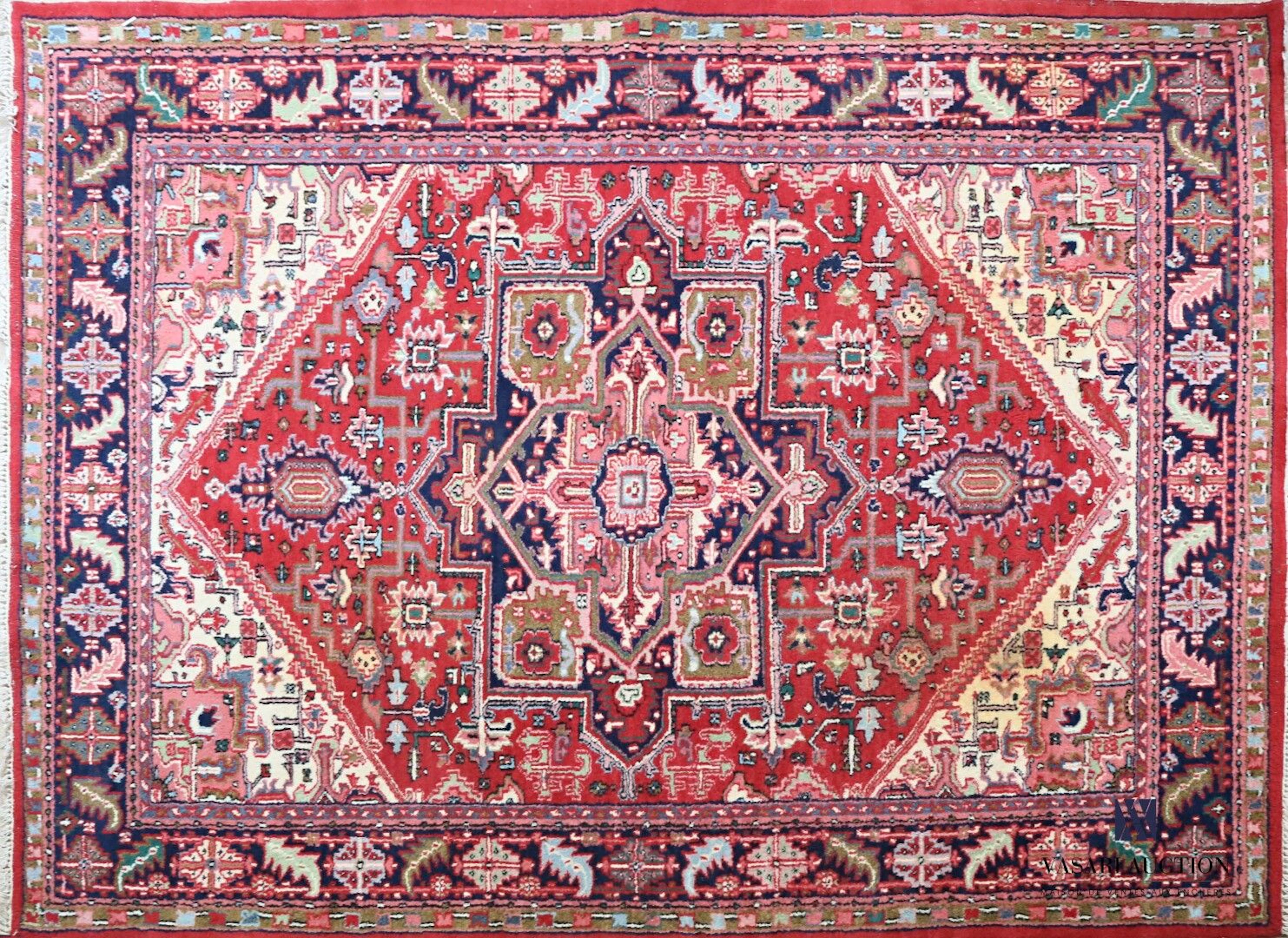 Tapis Hériz (chaîne et trame en coton, velours... - Lot 142 - Vasari Auction