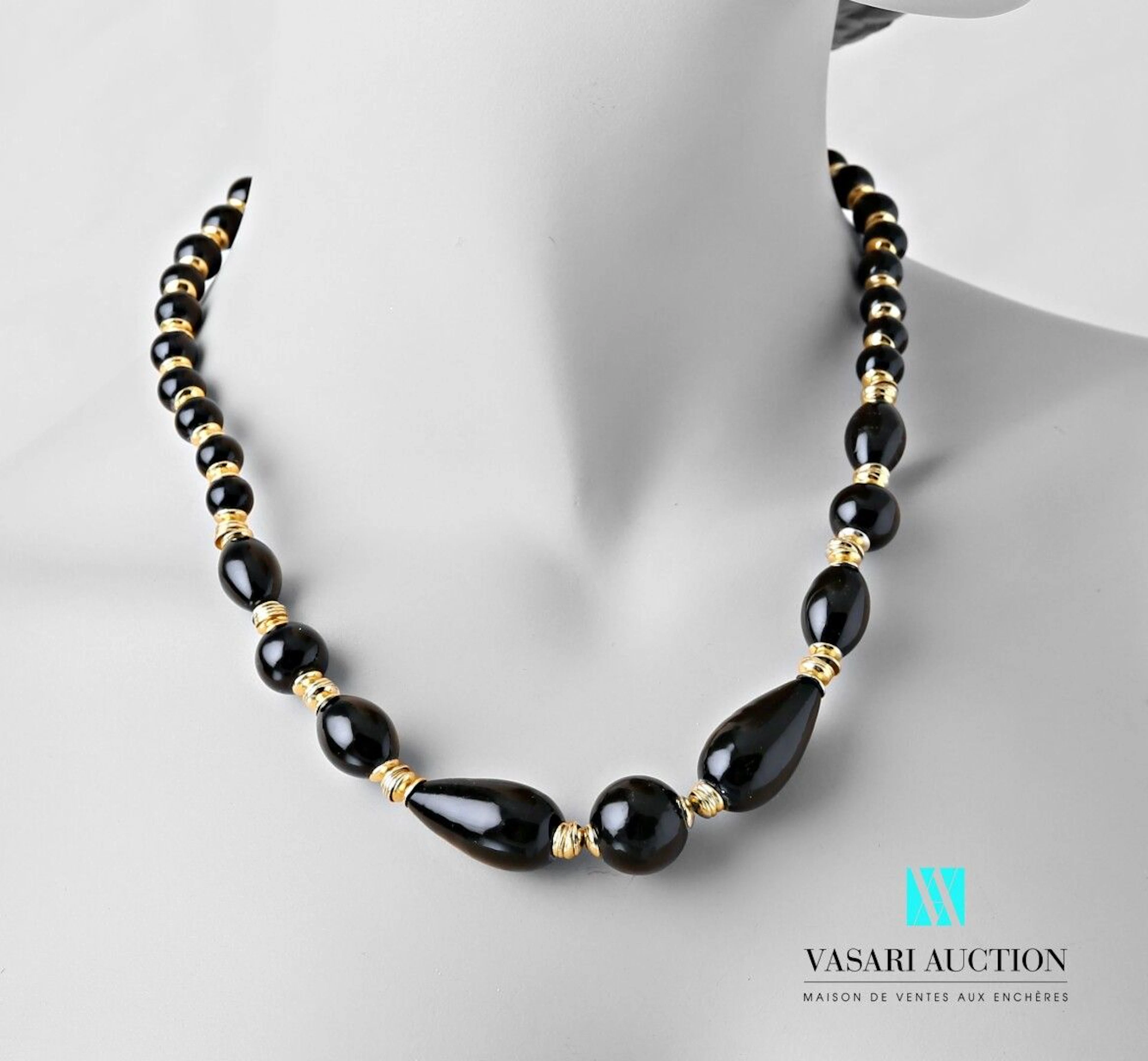 Collier en chute orné de boules de forme... - Lot 538 - Vasari Auction
