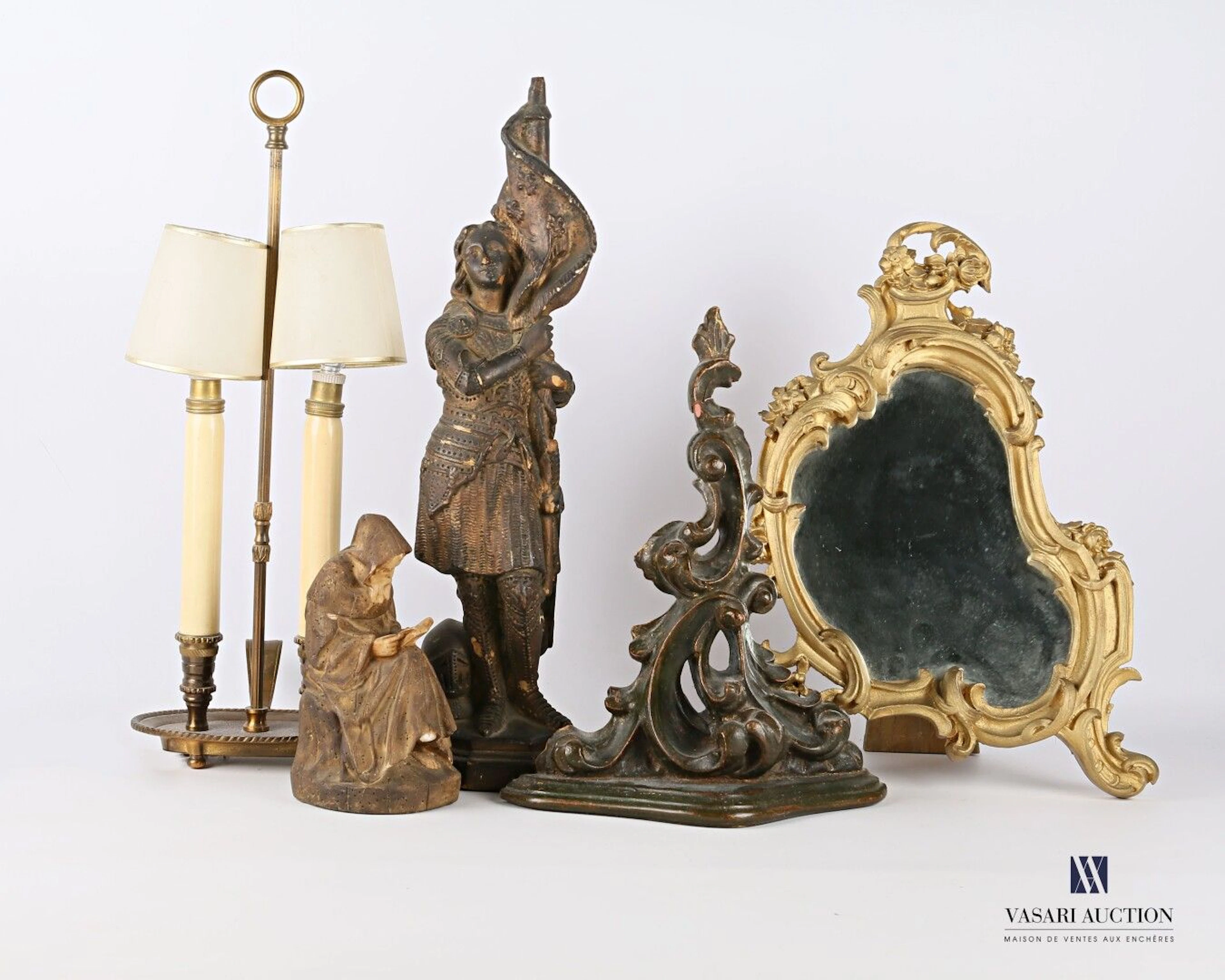 Lot comprenant un sujet en résine représentant... - Lot 321 - Vasari Auction