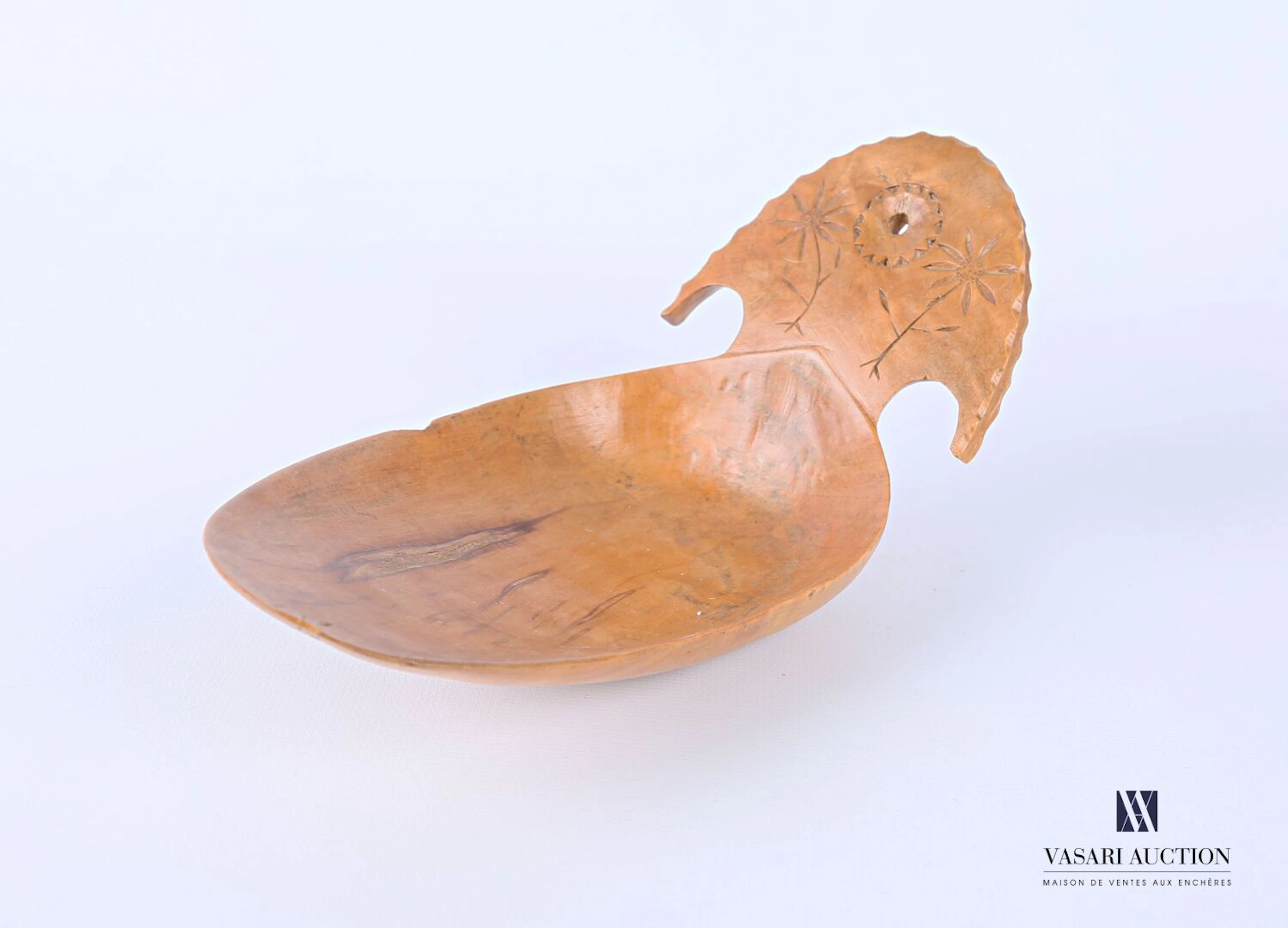 Cuillère à écrémer en buis, à cuilleron ovale... - Lot 710 - Vasari Auction