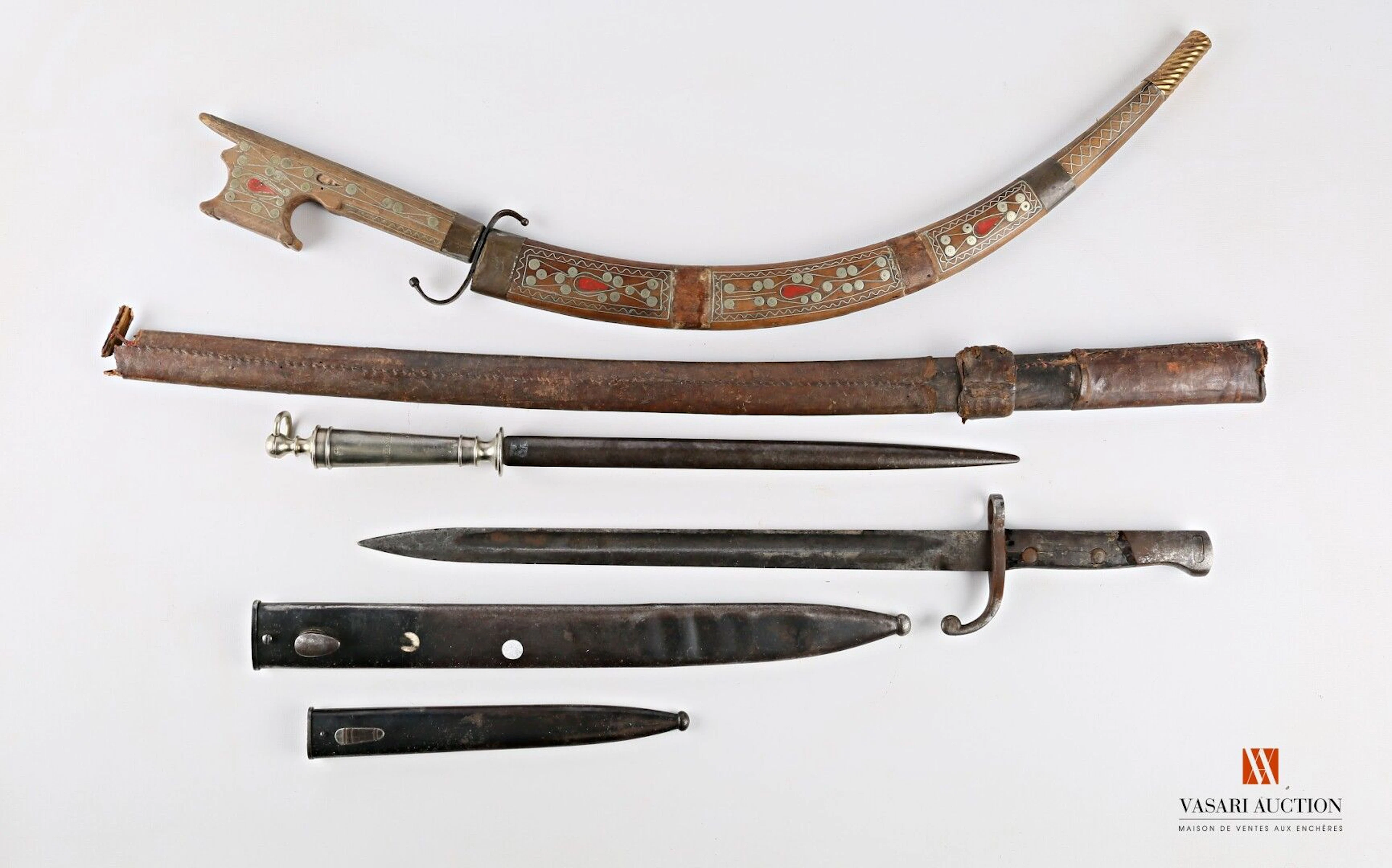 Sabre marocain à larme courbe, 63 cm, on... - Lot 149 - Vasari Auction