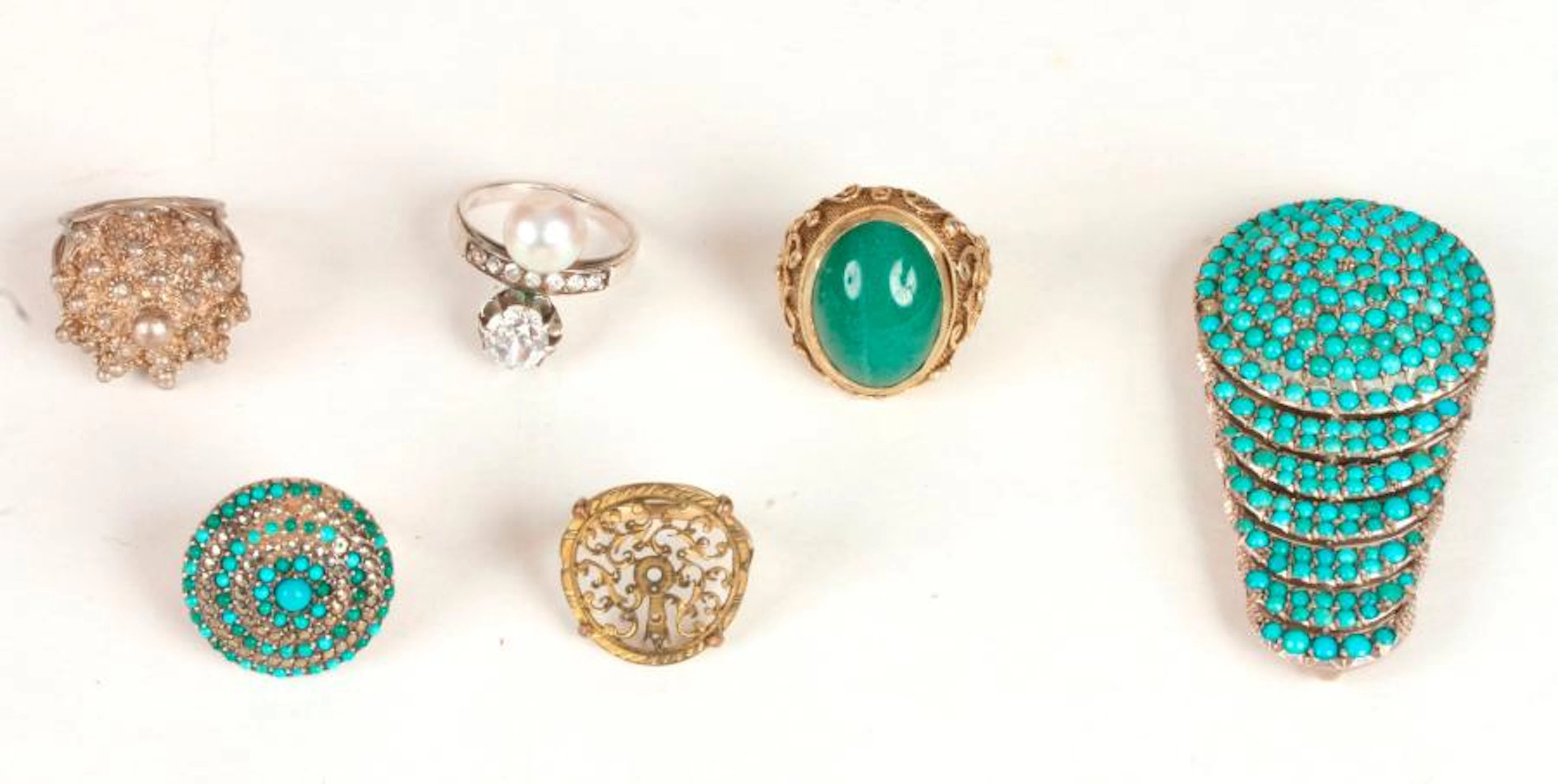 Suite de bijoux en argent comprenant : une…