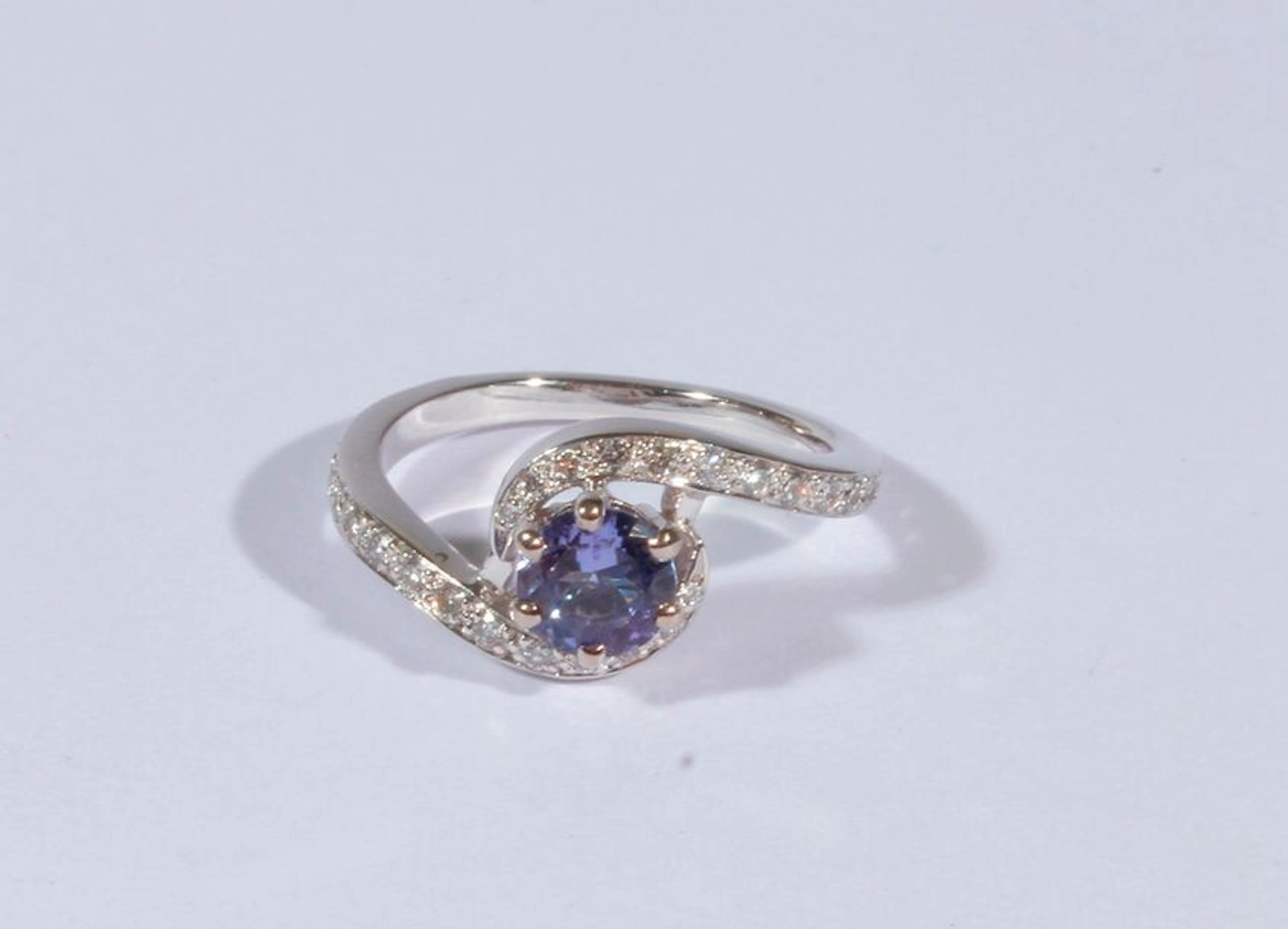 Bague tourbillon en or gris 18K (750), ornée…