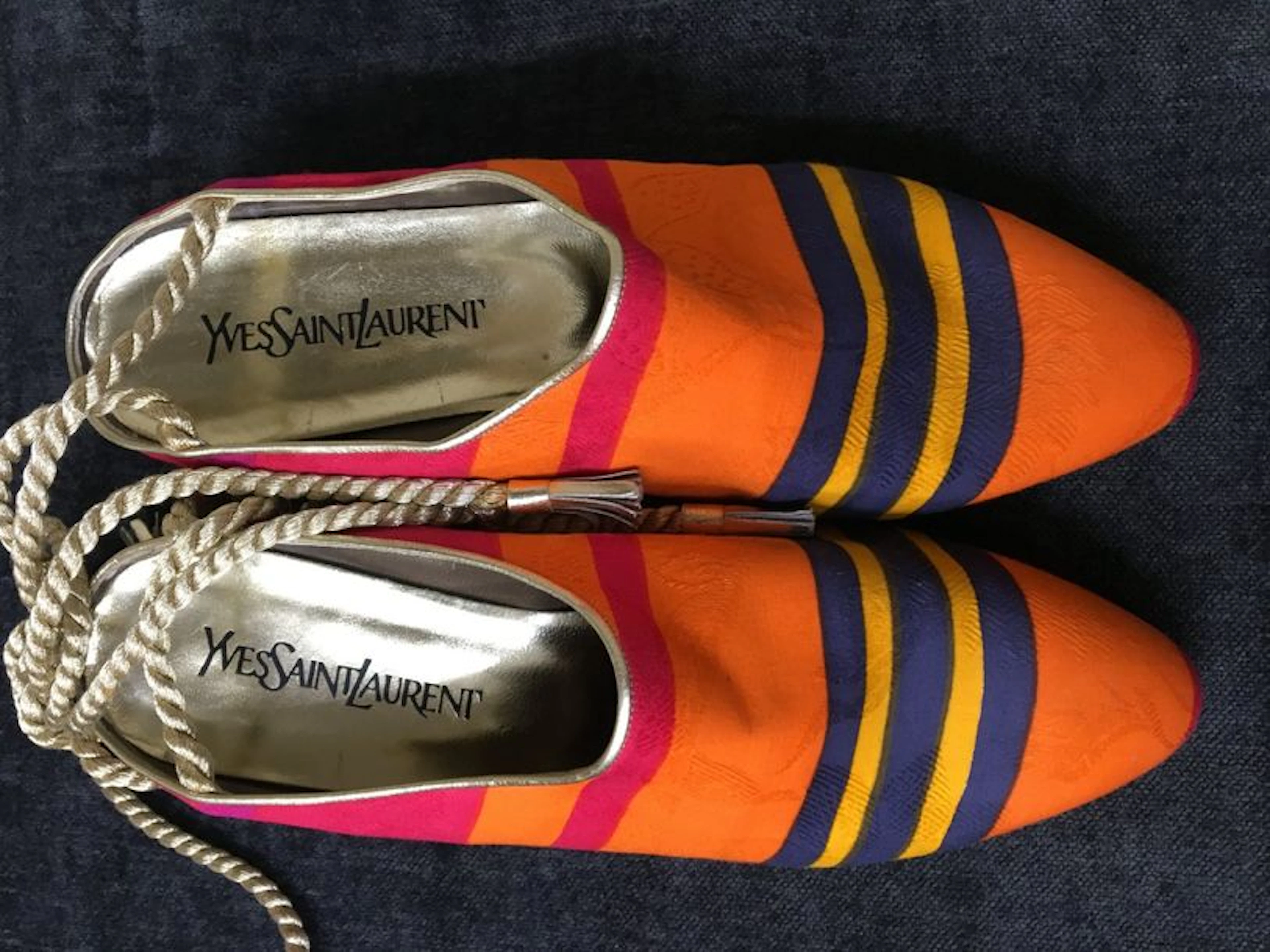 Yves Saint Laurent. Paire de mules d'inspiration…