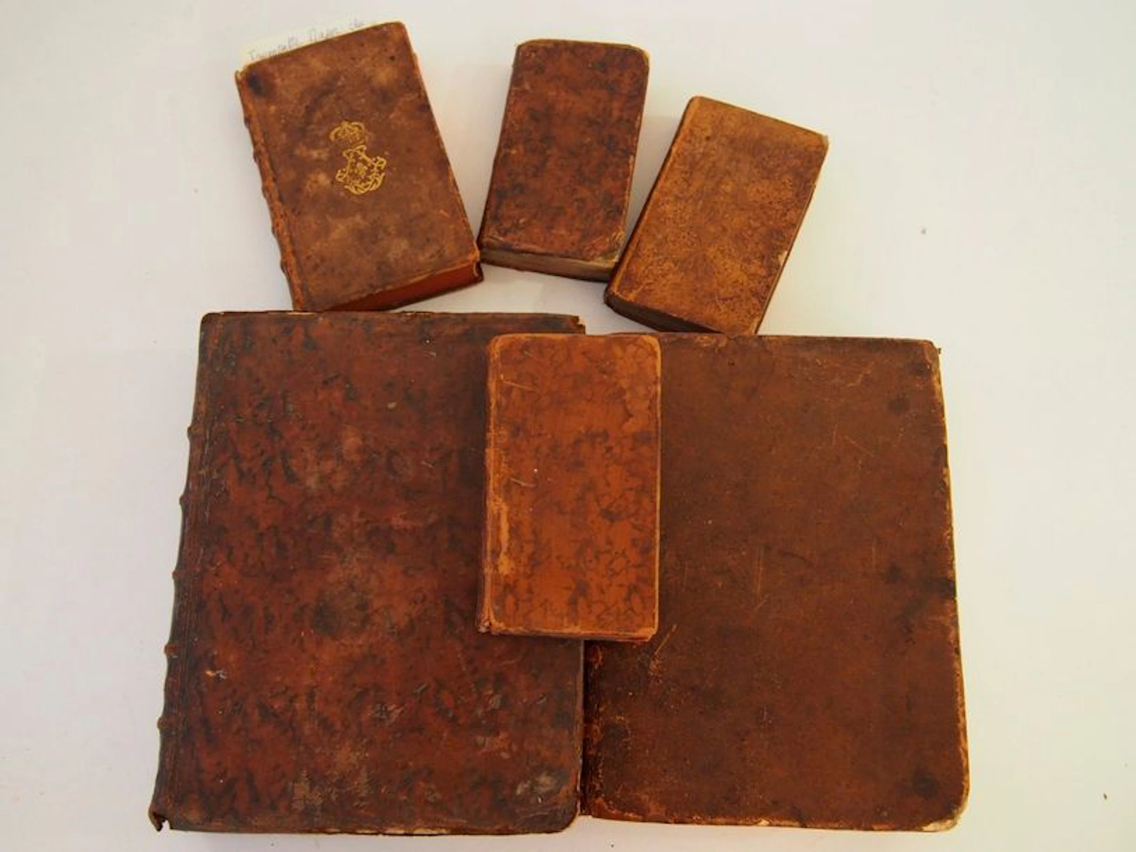 Ensemble de livres anciens en état très usagé...