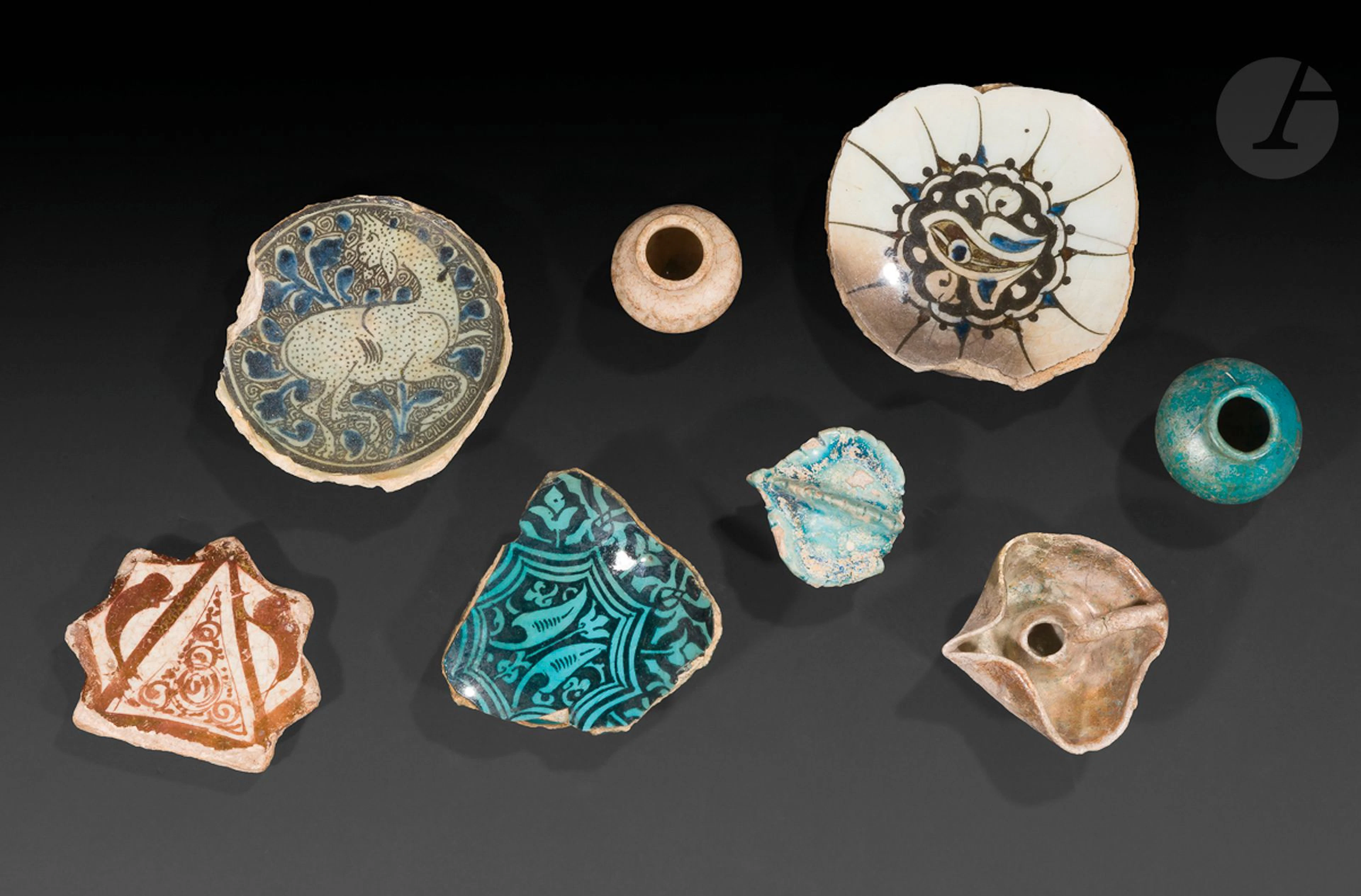 Ensemble de huit éléments de céramique médiévale,... - Lot 85 - Ader