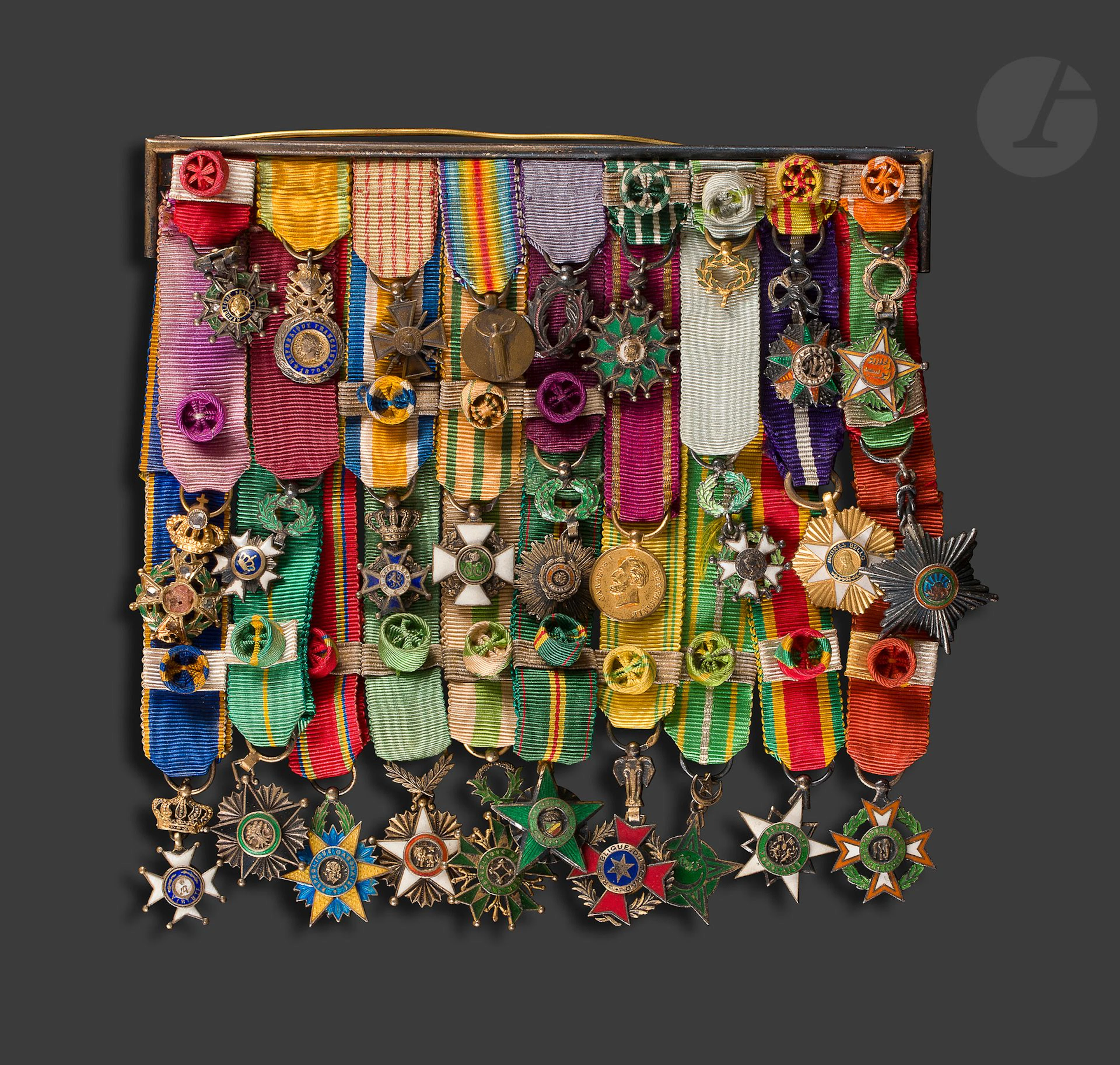 Grande barrette de présentation en vermeil... - Lot 62 - Ader