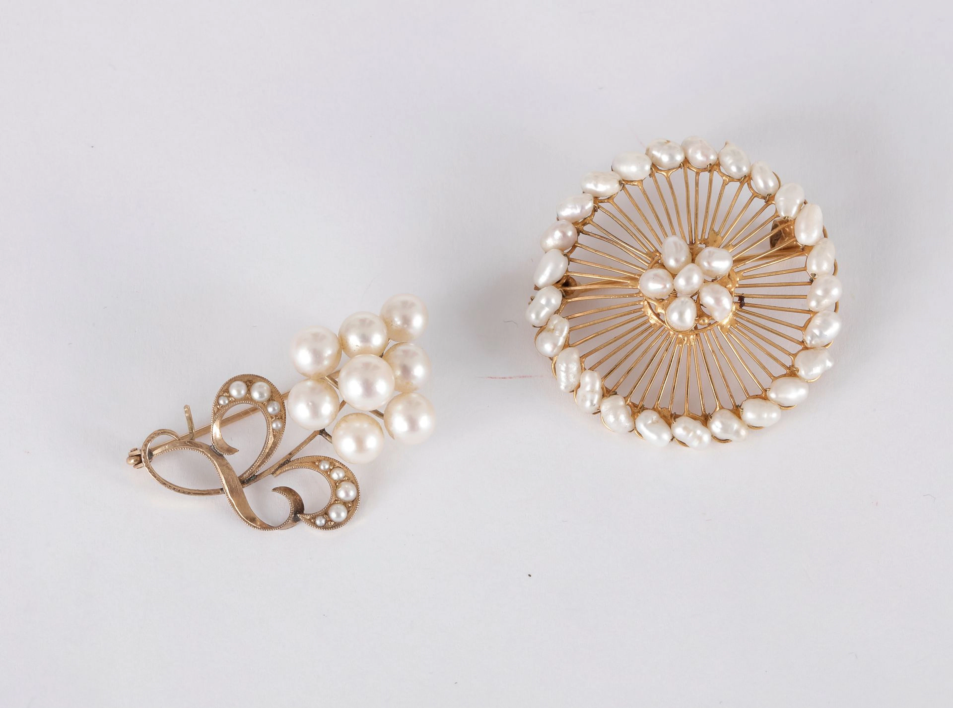 Lot de deux broches, l’une en or 18K (750)... - Lot 244 - Ader