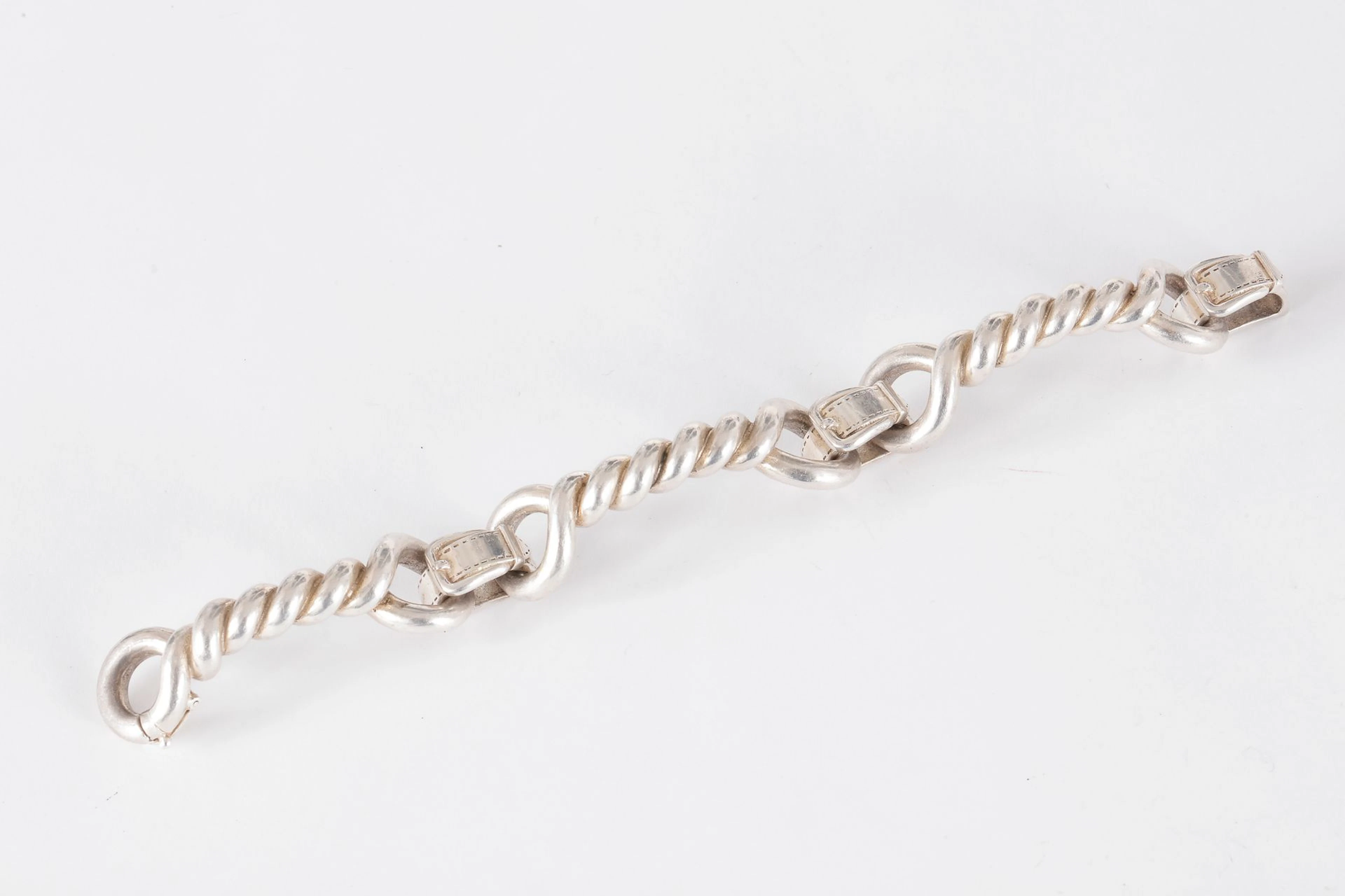 Bracelet en argent articulé de trois torsades... - Lot 327 - Ader