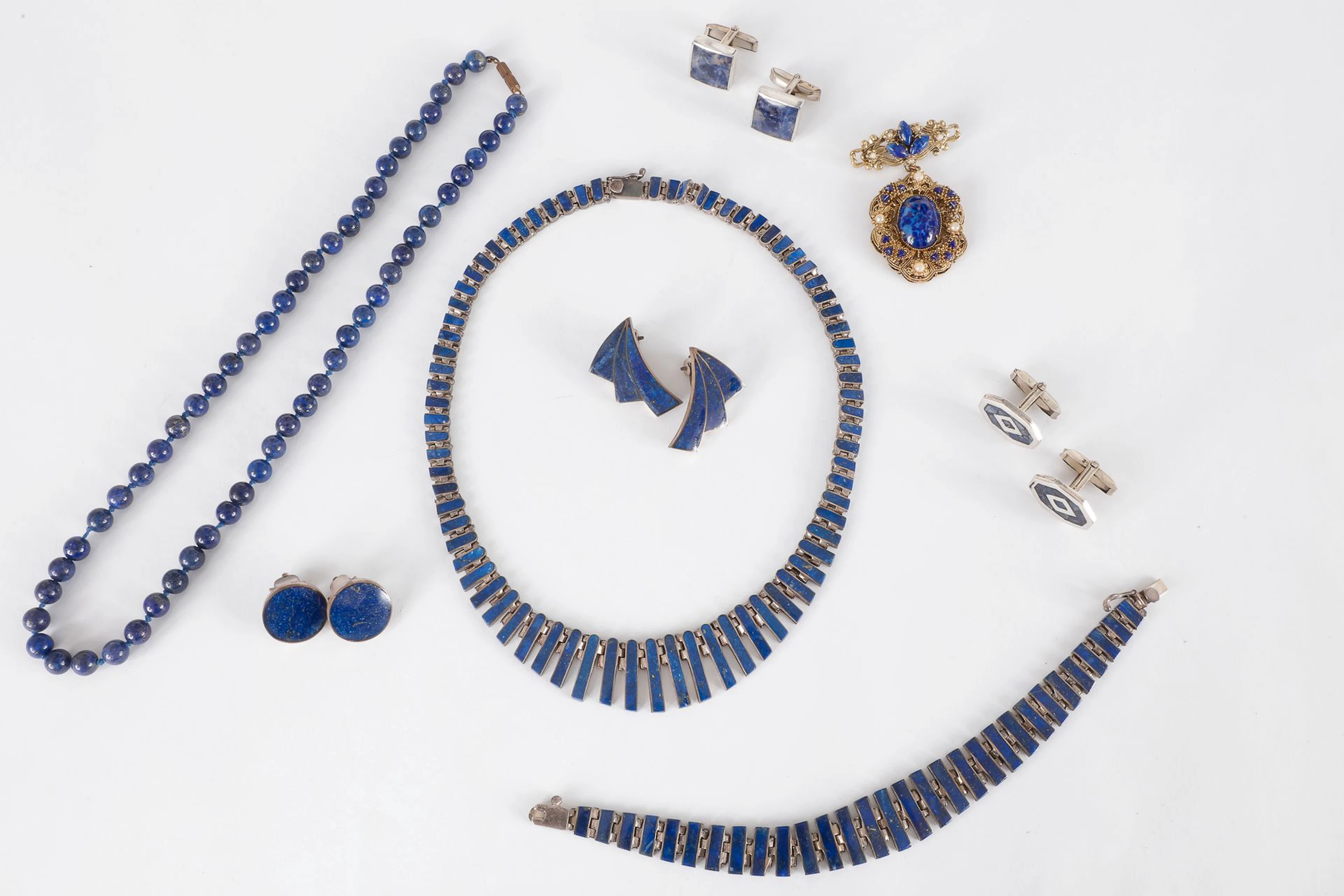 Lot de bijoux en argent et lapis-lazuli comprenant... - Lot 335 - Ader