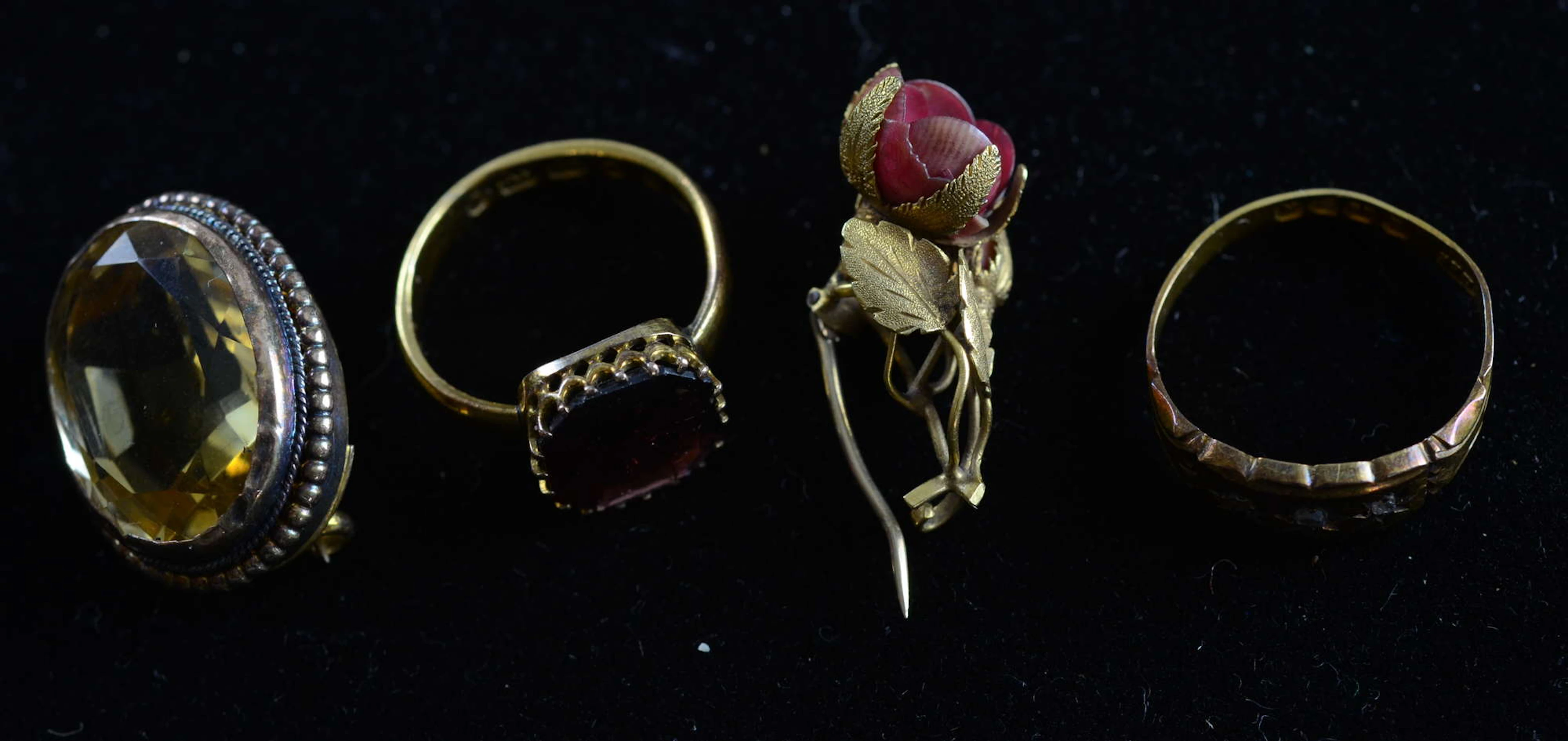 19th C almandine garnet ring in 22 ct gold