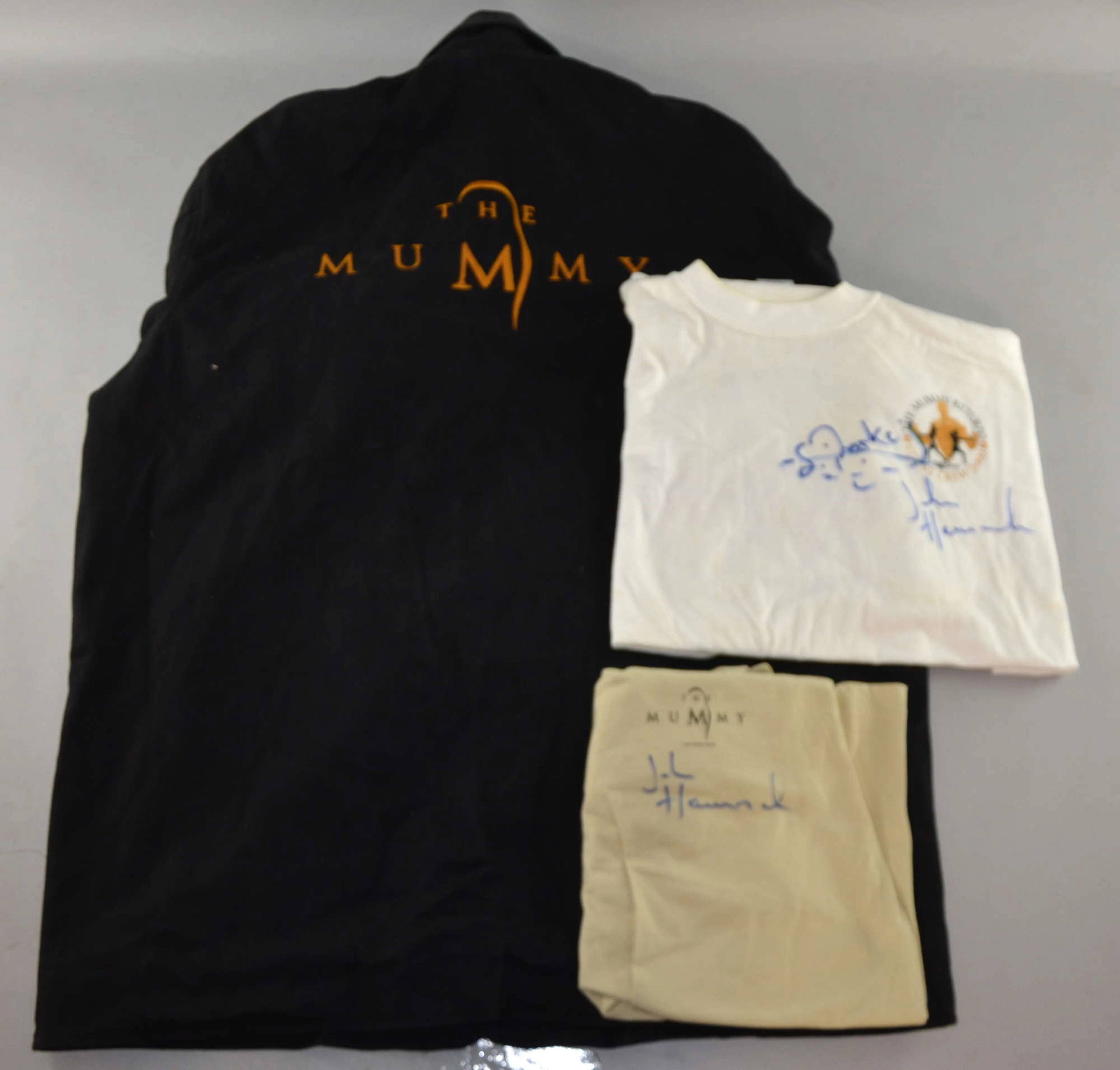 The Mummy (1999) A crew t shirt signed by John Hannah